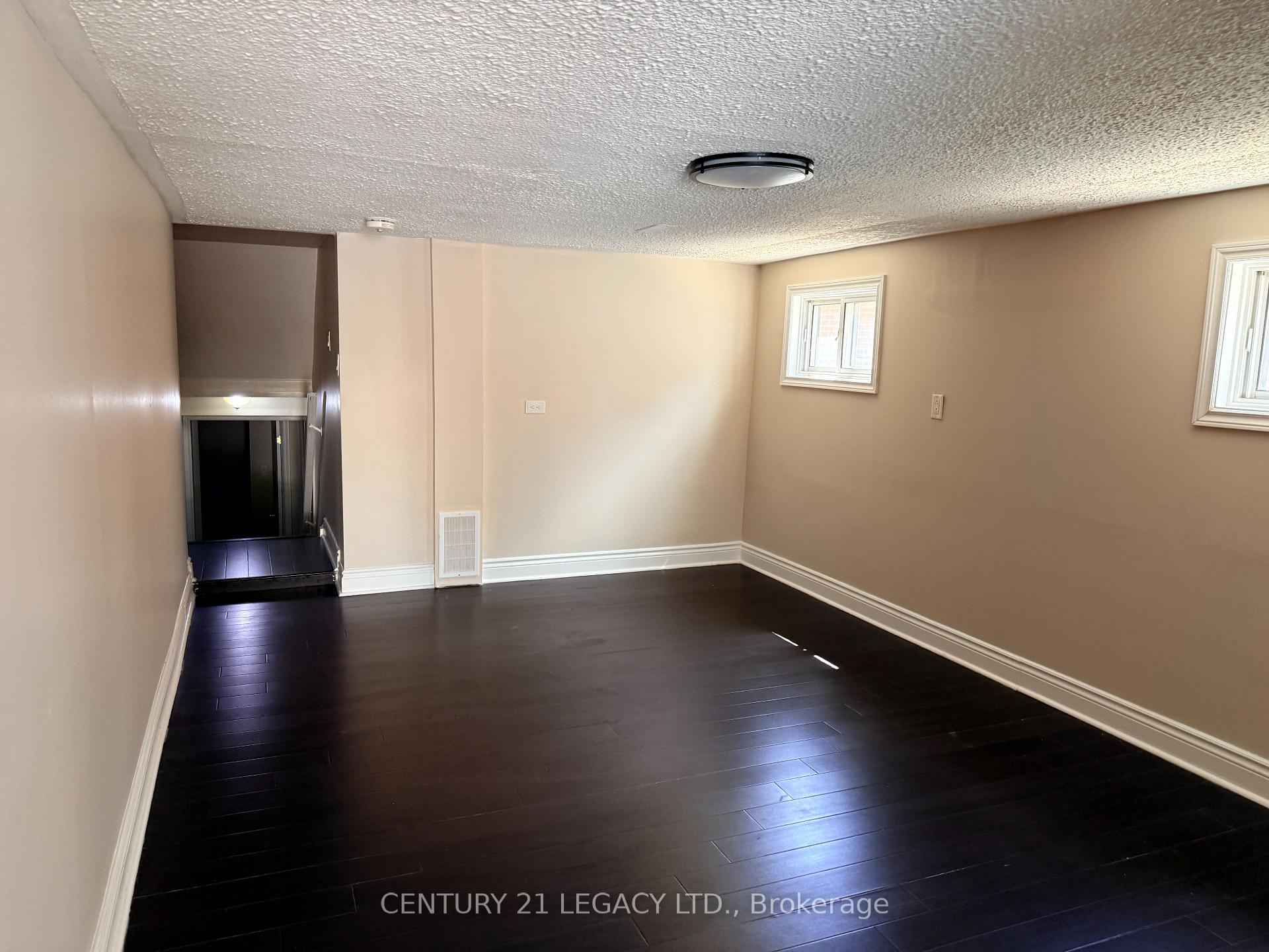 Photo 25 of 11 Tolton Drive, Brampton, Brampton North — HOMEH