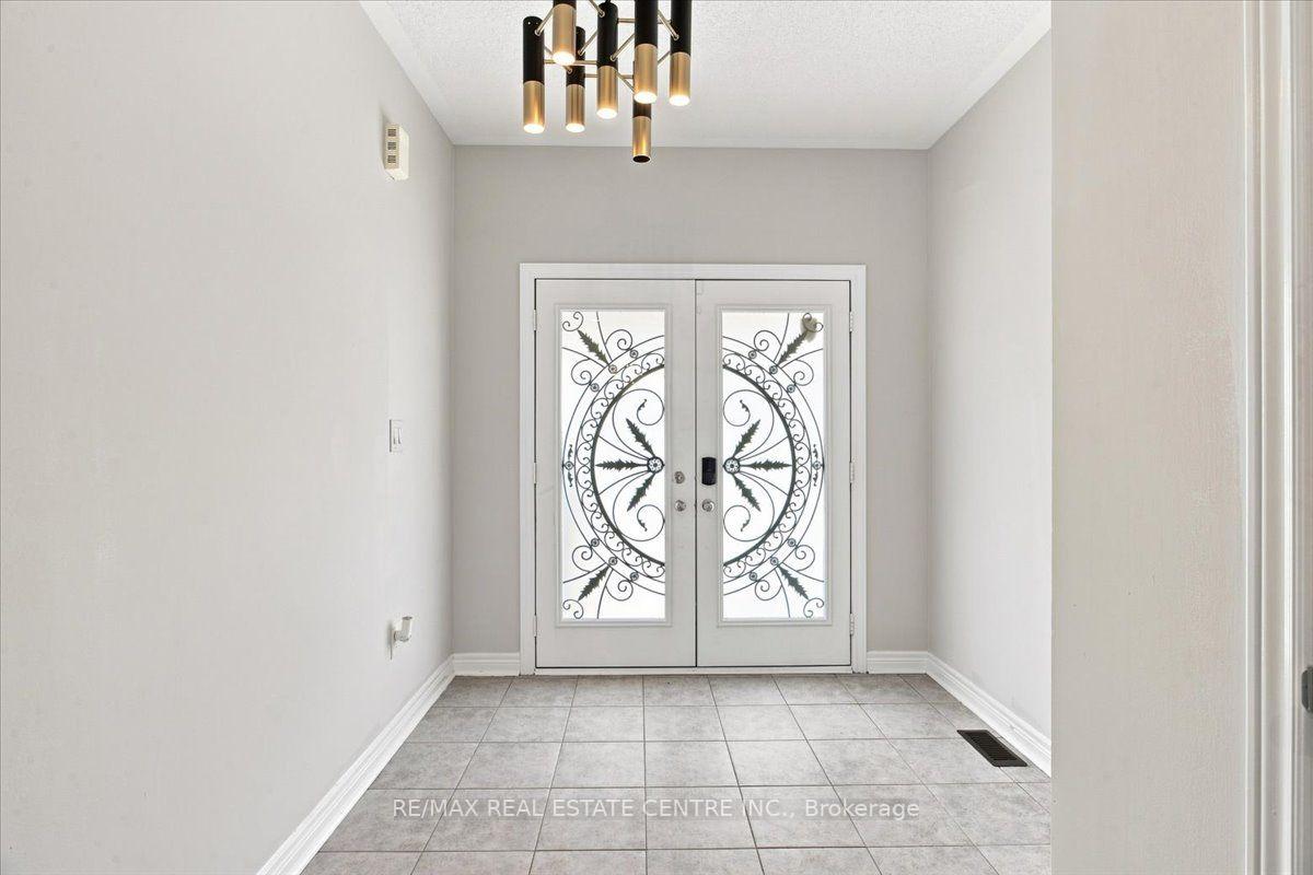 Photo 2 of 1053 Job Crescent, Milton, Harrison — HOMEH