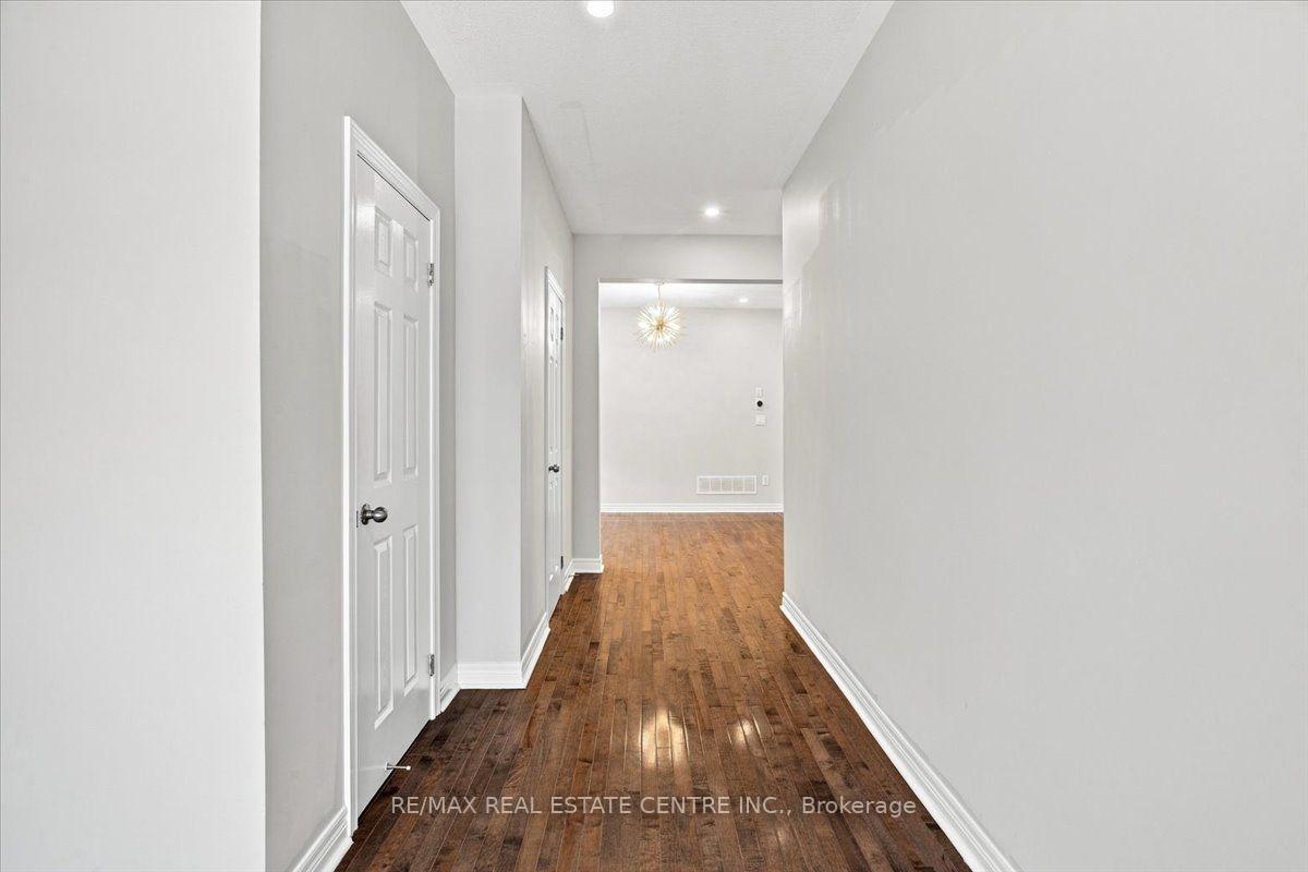 Photo 3 of 1053 Job Crescent, Milton, Harrison — HOMEH