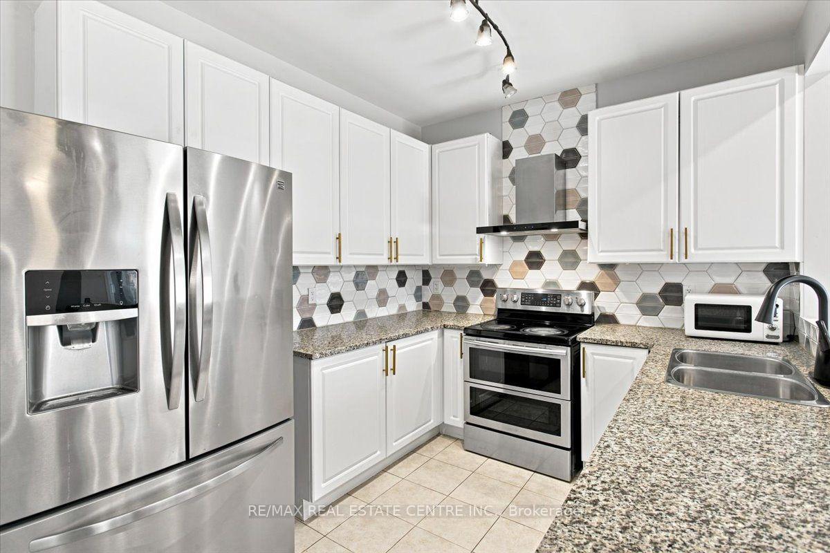 Photo 10 of 1053 Job Crescent, Milton, Harrison — HOMEH
