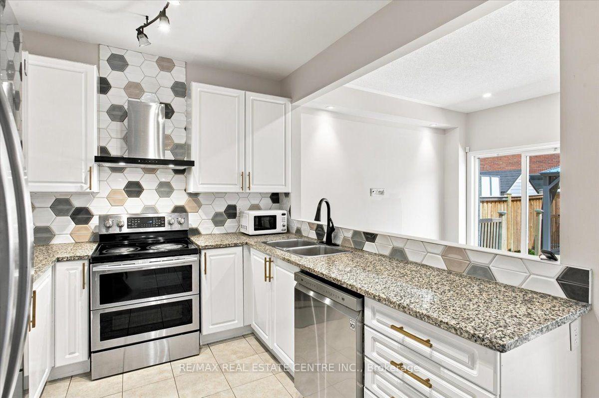Photo 14 of 1053 Job Crescent, Milton, Harrison — HOMEH