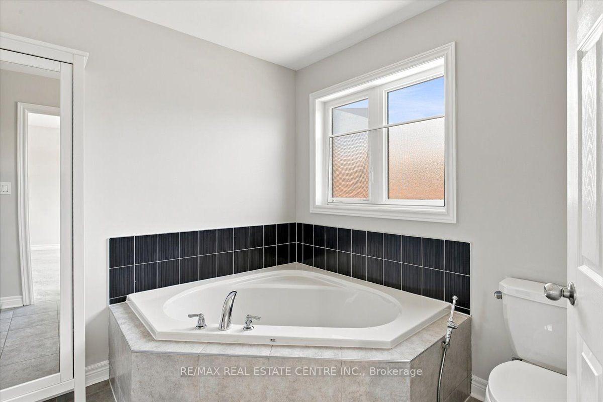 Photo 23 of 1053 Job Crescent, Milton, Harrison — HOMEH