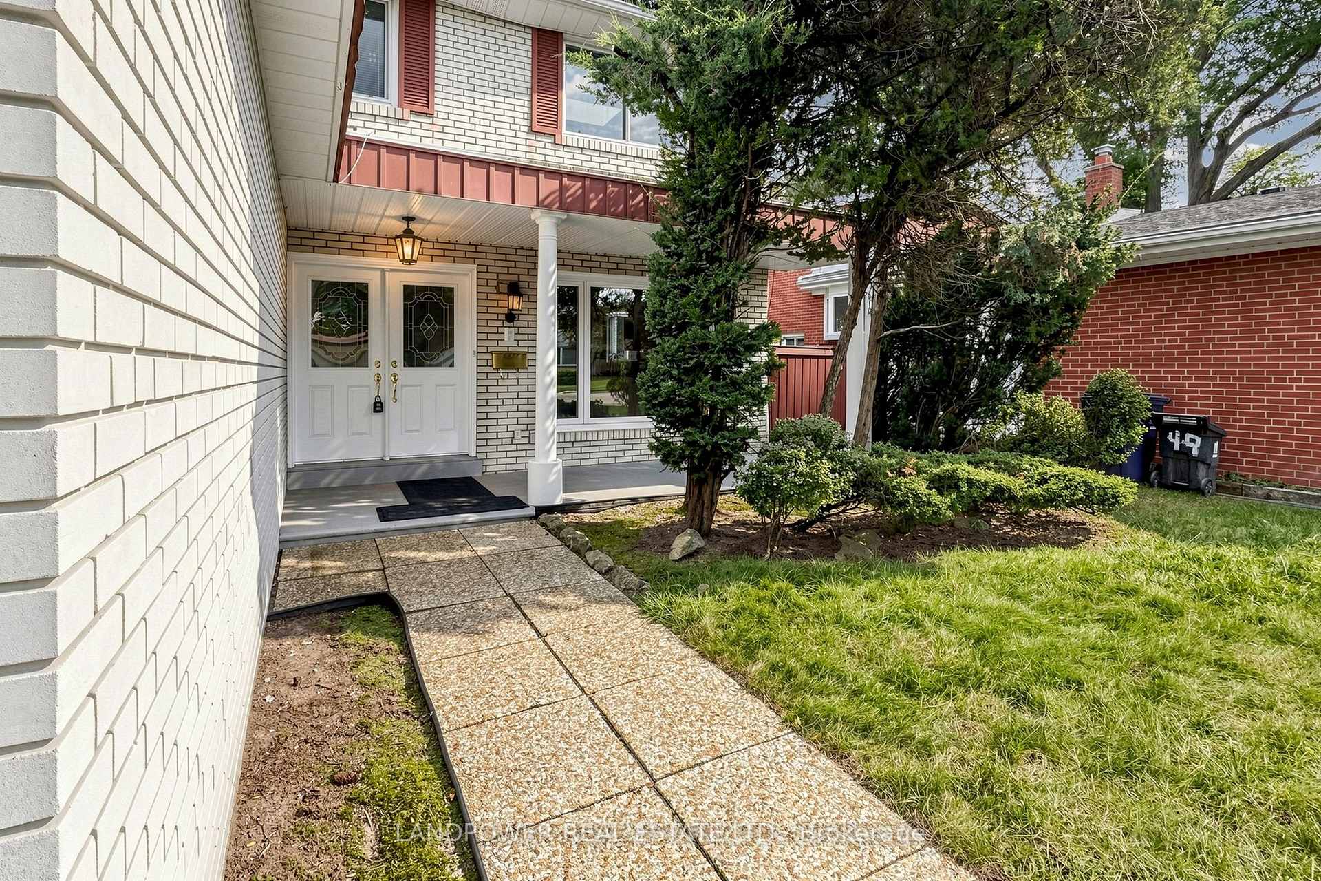Photo 4 of 51 Bestview Drive, North York, Bayview Woods-Steeles — HOMEH