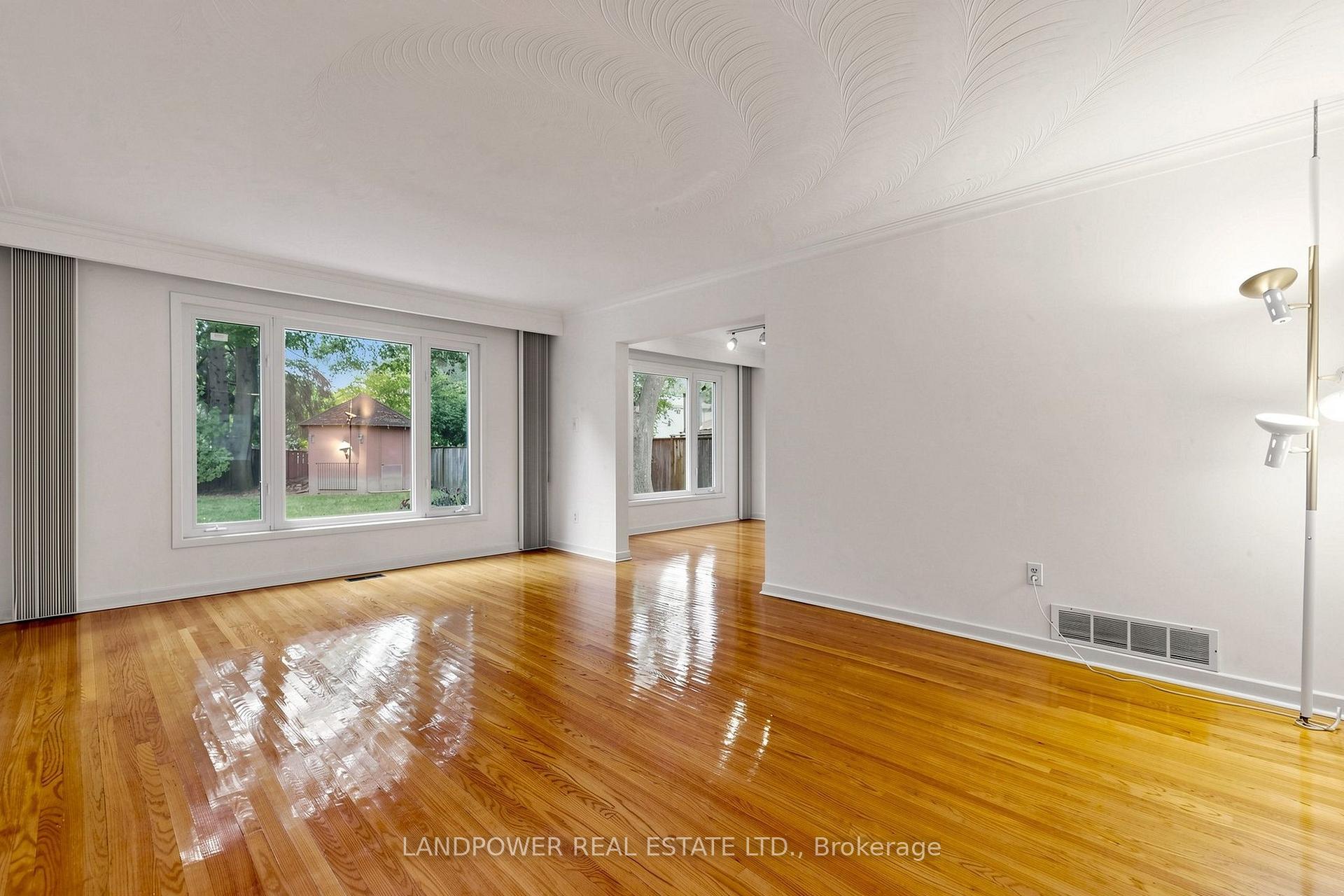 Photo 5 of 51 Bestview Drive, North York, Bayview Woods-Steeles — HOMEH