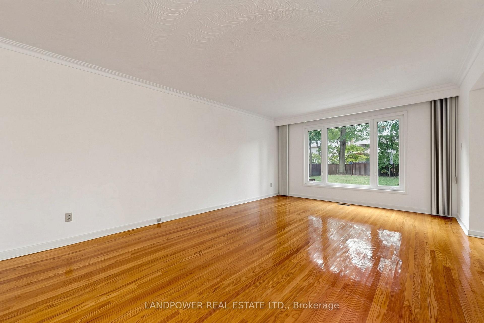 Photo 6 of 51 Bestview Drive, North York, Bayview Woods-Steeles — HOMEH