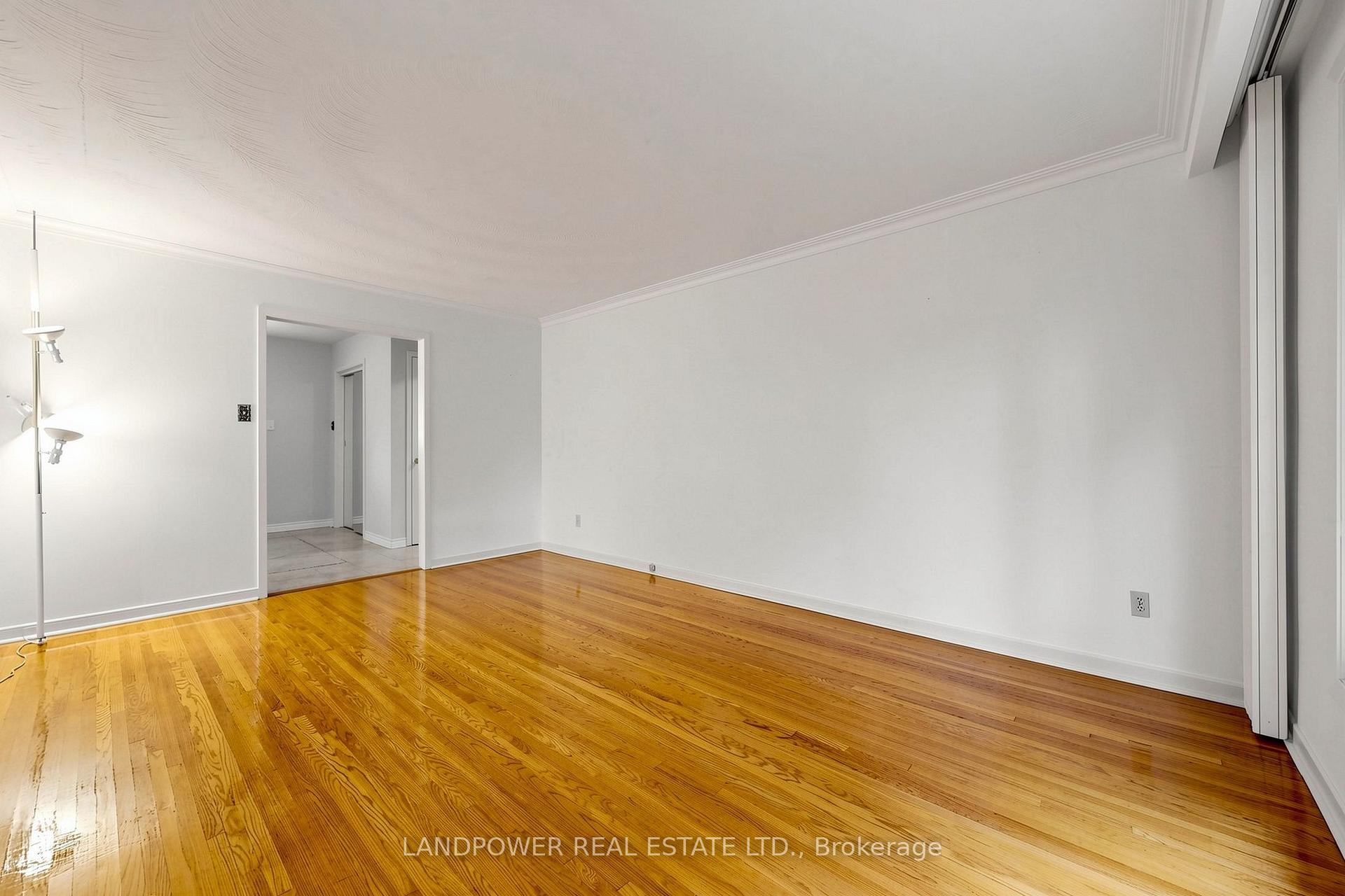 Photo 7 of 51 Bestview Drive, North York, Bayview Woods-Steeles — HOMEH