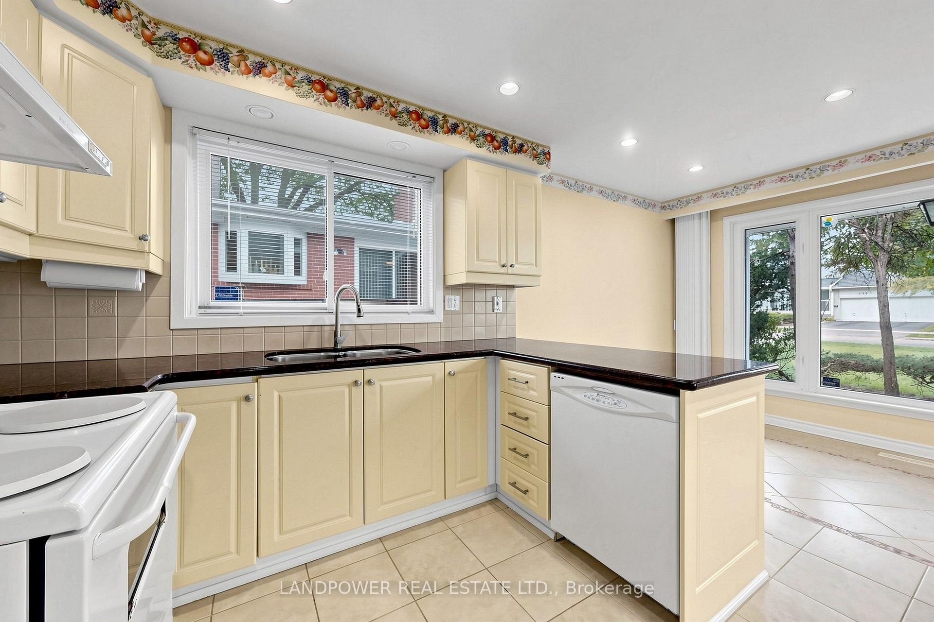 Photo 11 of 51 Bestview Drive, North York, Bayview Woods-Steeles — HOMEH