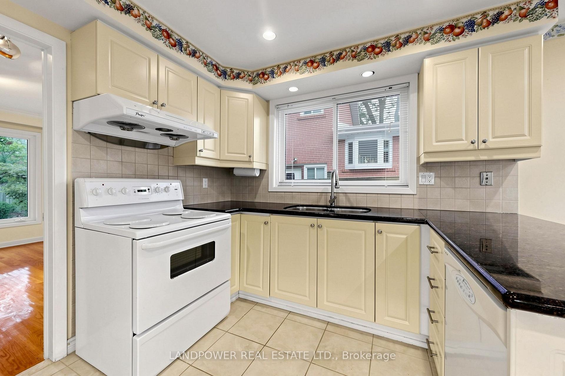 Photo 12 of 51 Bestview Drive, North York, Bayview Woods-Steeles — HOMEH