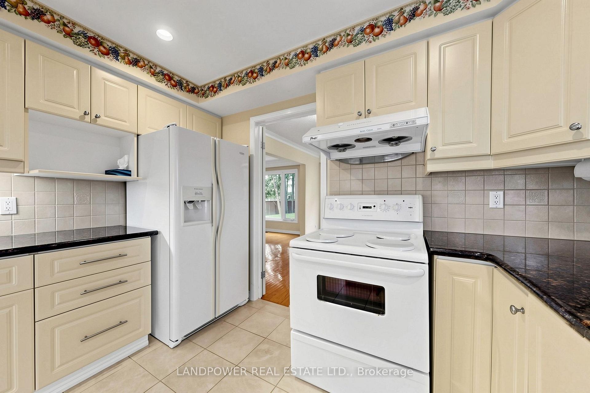 Photo 13 of 51 Bestview Drive, North York, Bayview Woods-Steeles — HOMEH