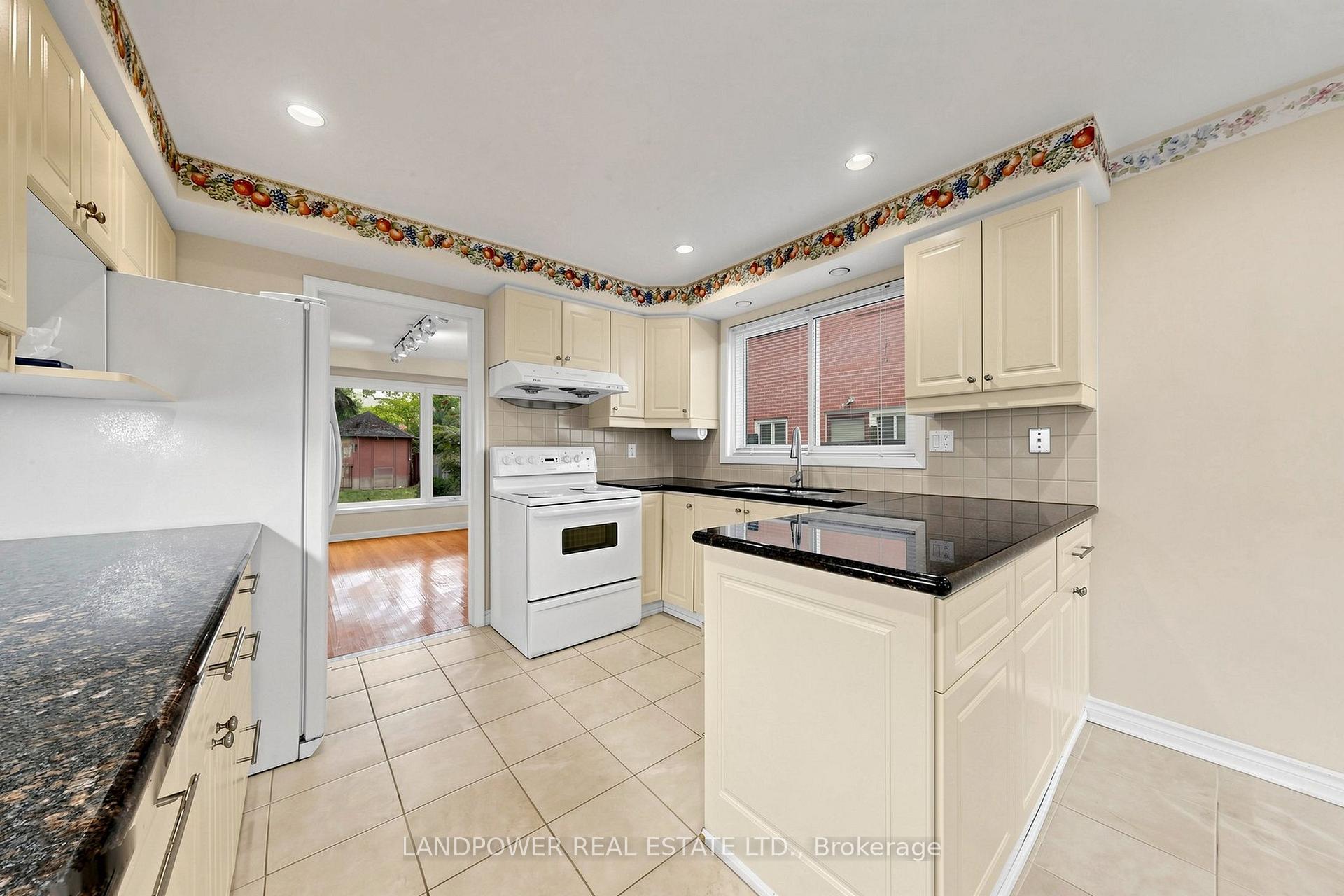Photo 15 of 51 Bestview Drive, North York, Bayview Woods-Steeles — HOMEH