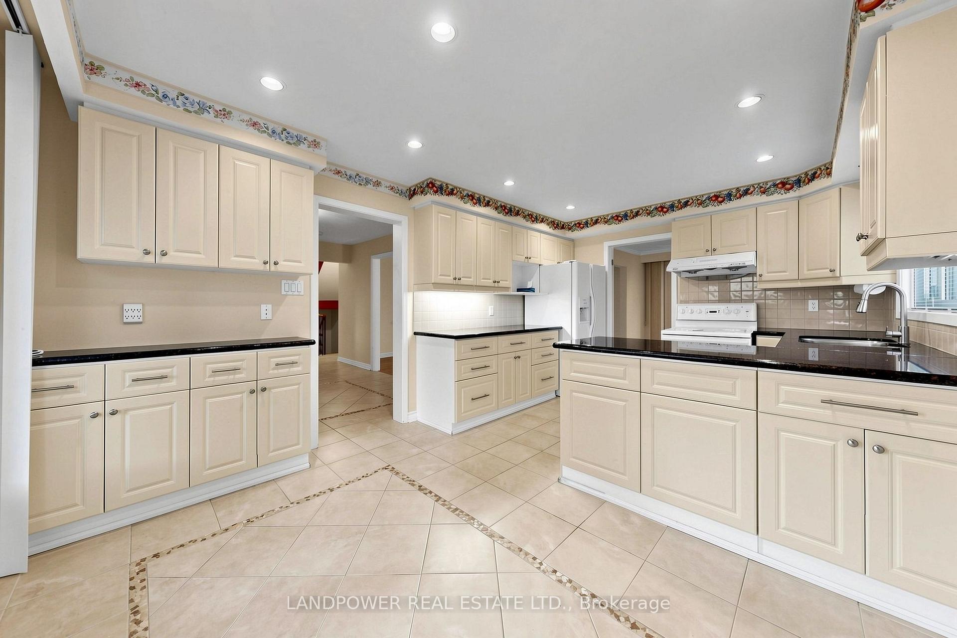 Photo 16 of 51 Bestview Drive, North York, Bayview Woods-Steeles — HOMEH