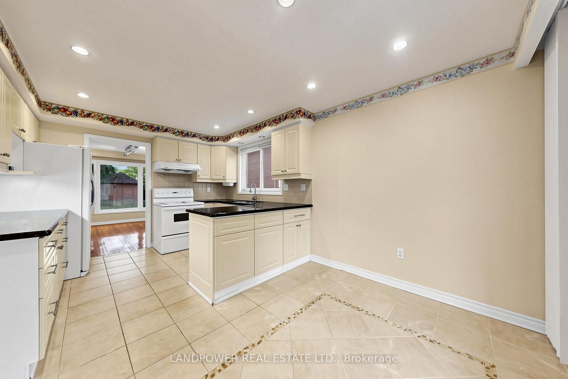 Photo 17 of 51 Bestview Drive, North York, Bayview Woods-Steeles — HOMEH