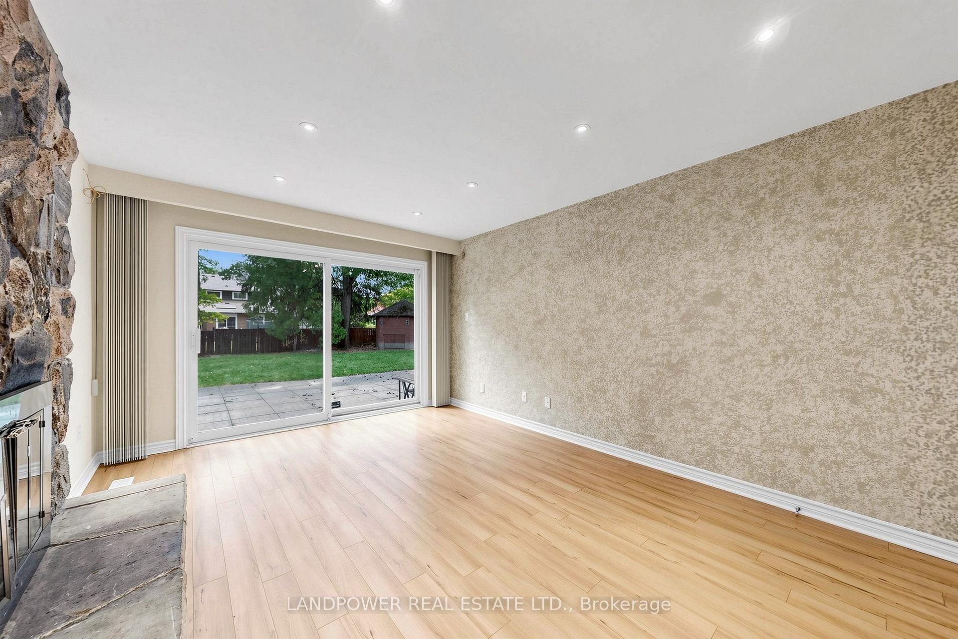 Photo 18 of 51 Bestview Drive, North York, Bayview Woods-Steeles — HOMEH