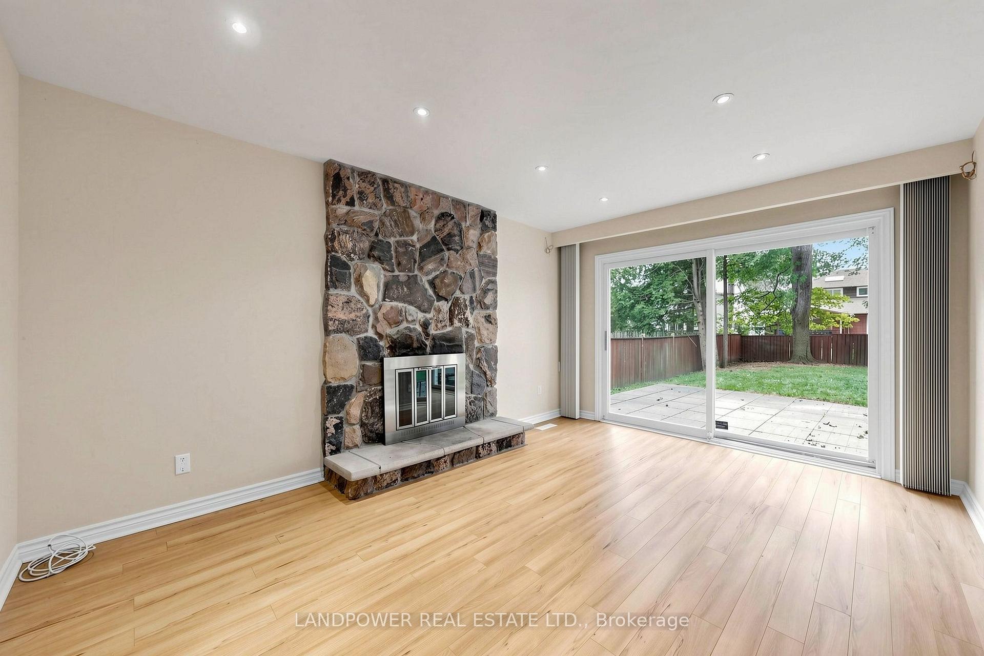Photo 19 of 51 Bestview Drive, North York, Bayview Woods-Steeles — HOMEH