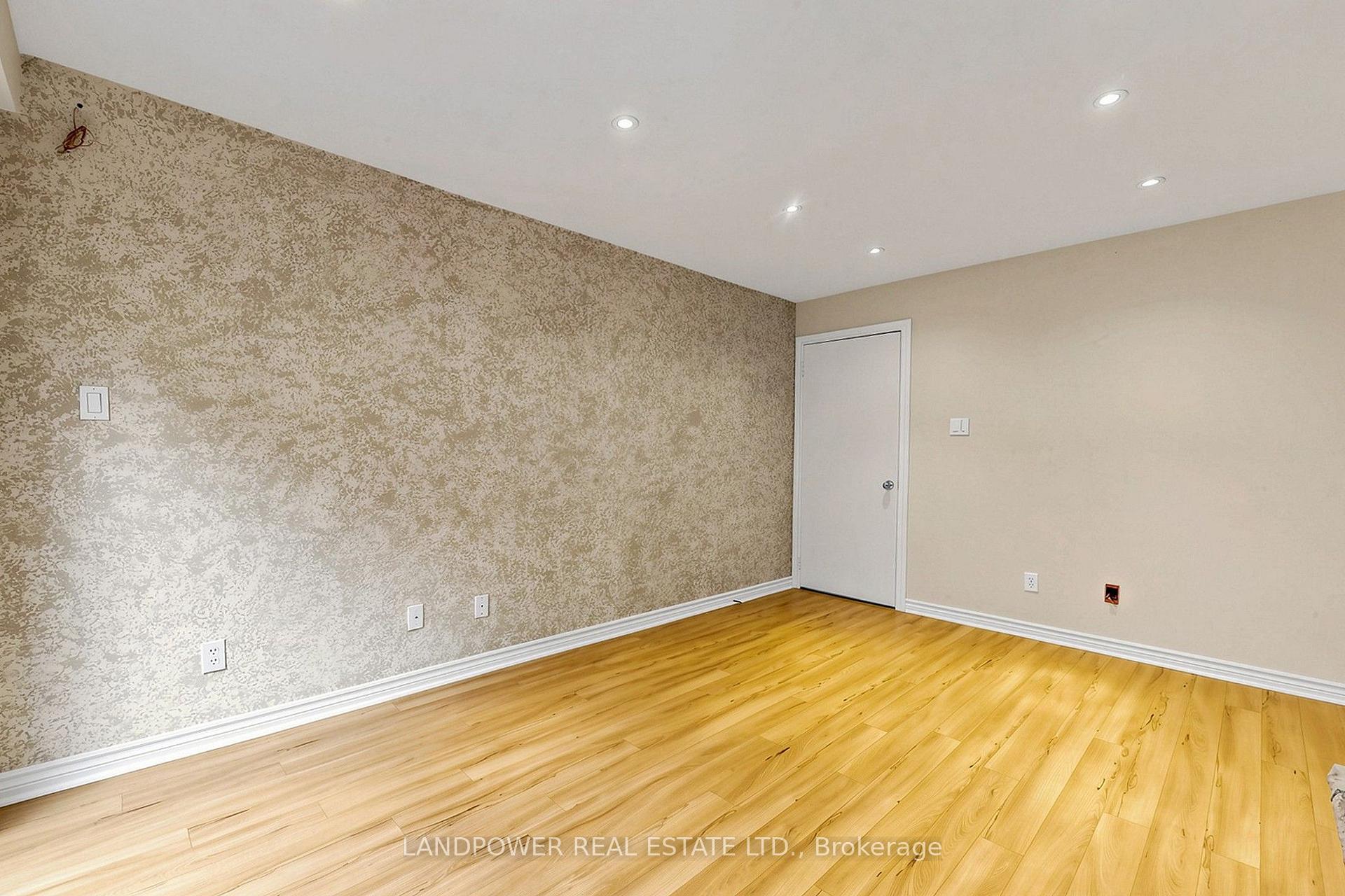 Photo 21 of 51 Bestview Drive, North York, Bayview Woods-Steeles — HOMEH
