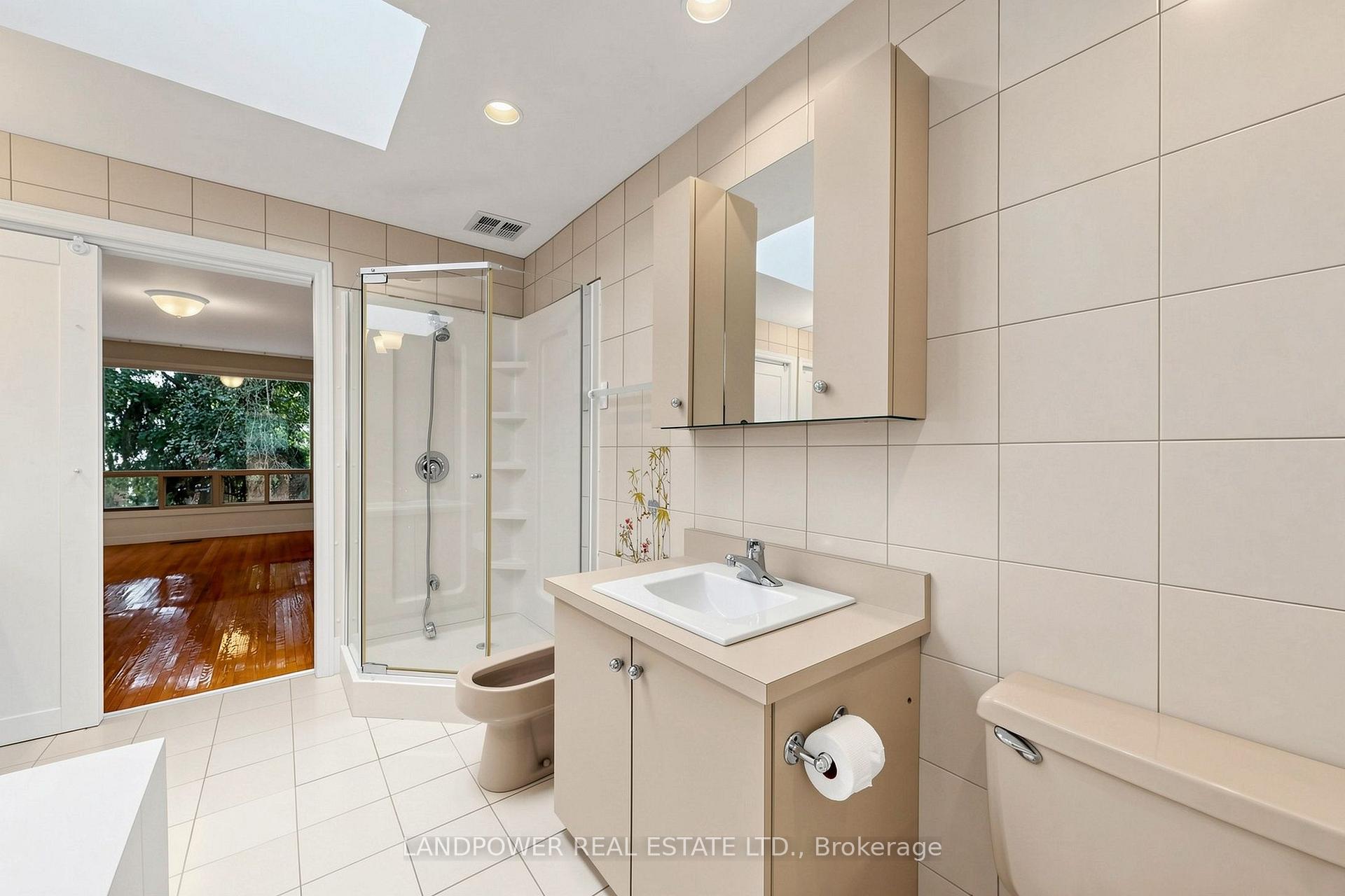 Photo 31 of 51 Bestview Drive, North York, Bayview Woods-Steeles — HOMEH