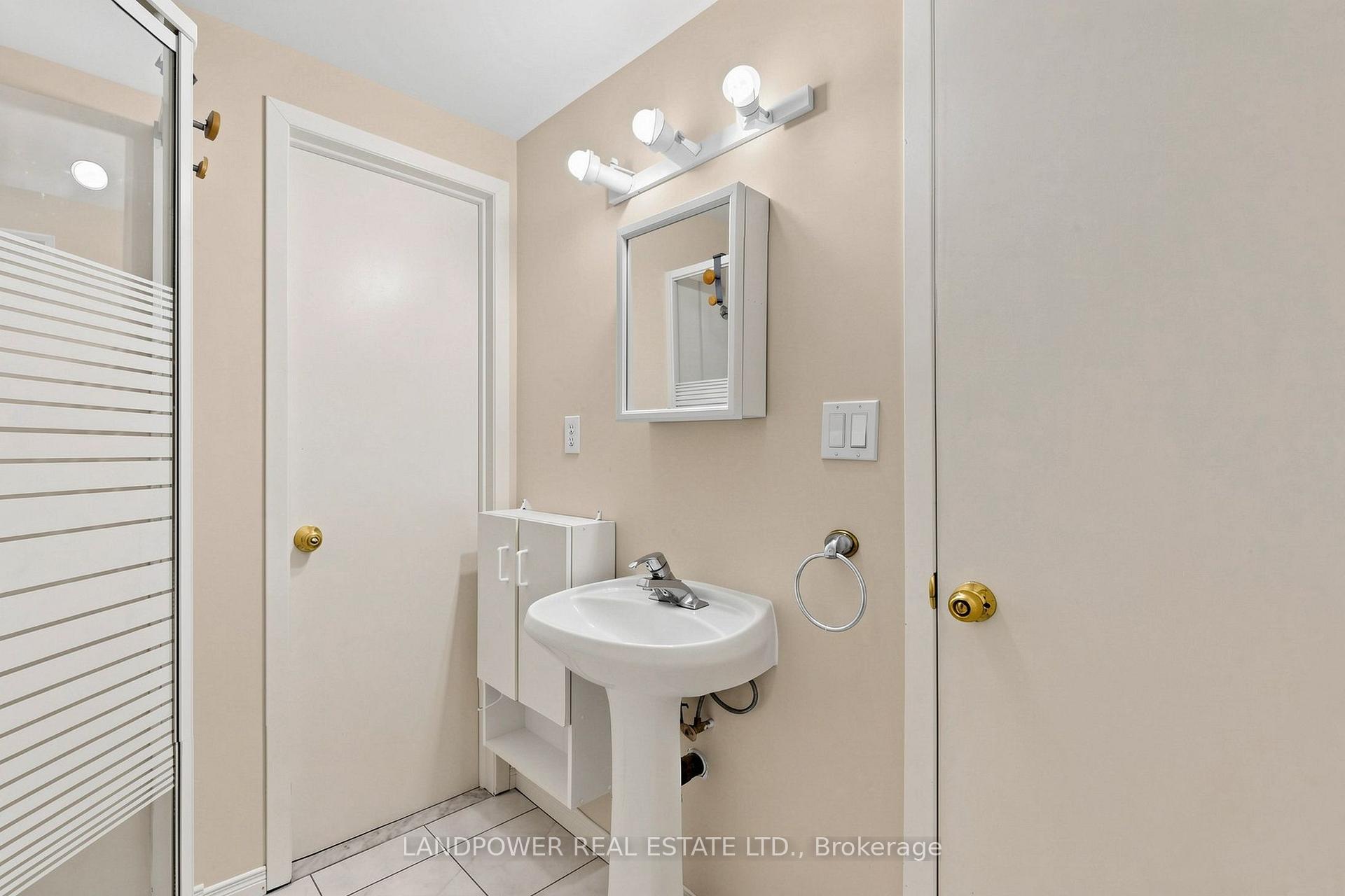 Photo 33 of 51 Bestview Drive, North York, Bayview Woods-Steeles — HOMEH