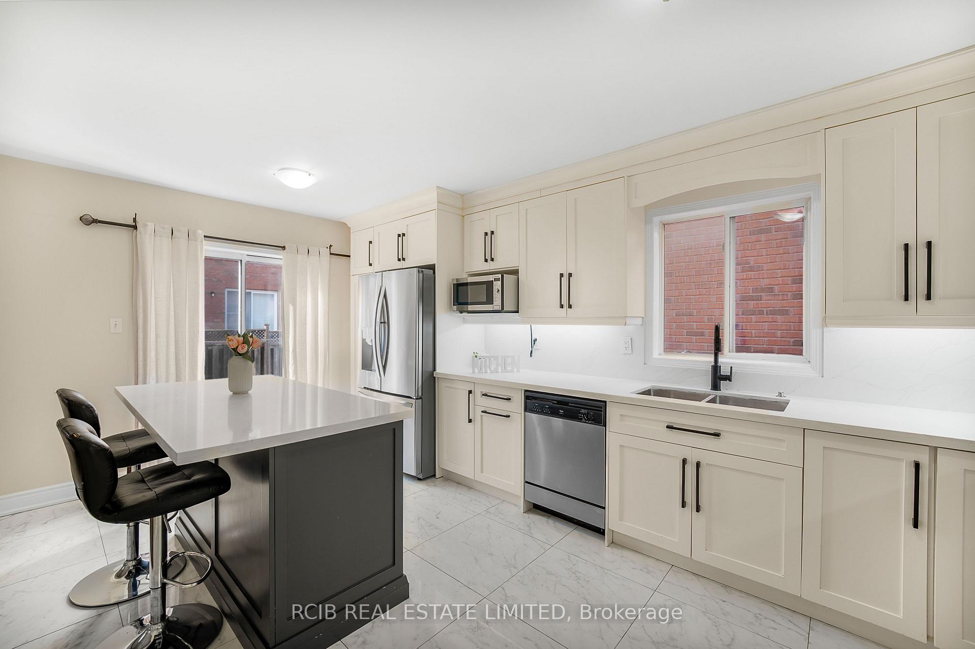 Photo 10 of 12 Spencer Drive, Brampton, Fletcher's Meadow — HOMEH