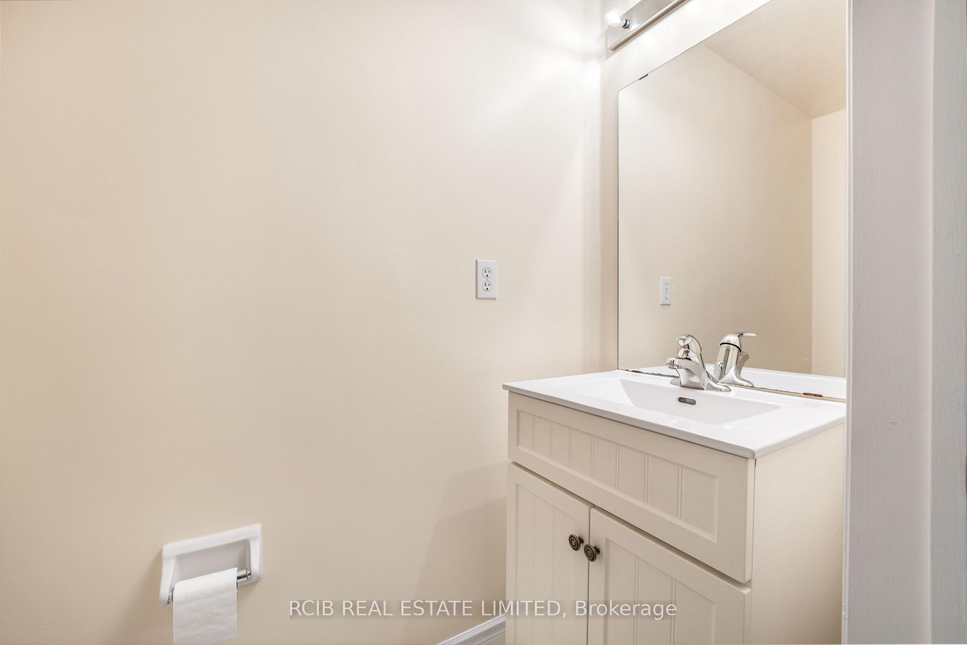 Photo 14 of 12 Spencer Drive, Brampton, Fletcher's Meadow — HOMEH