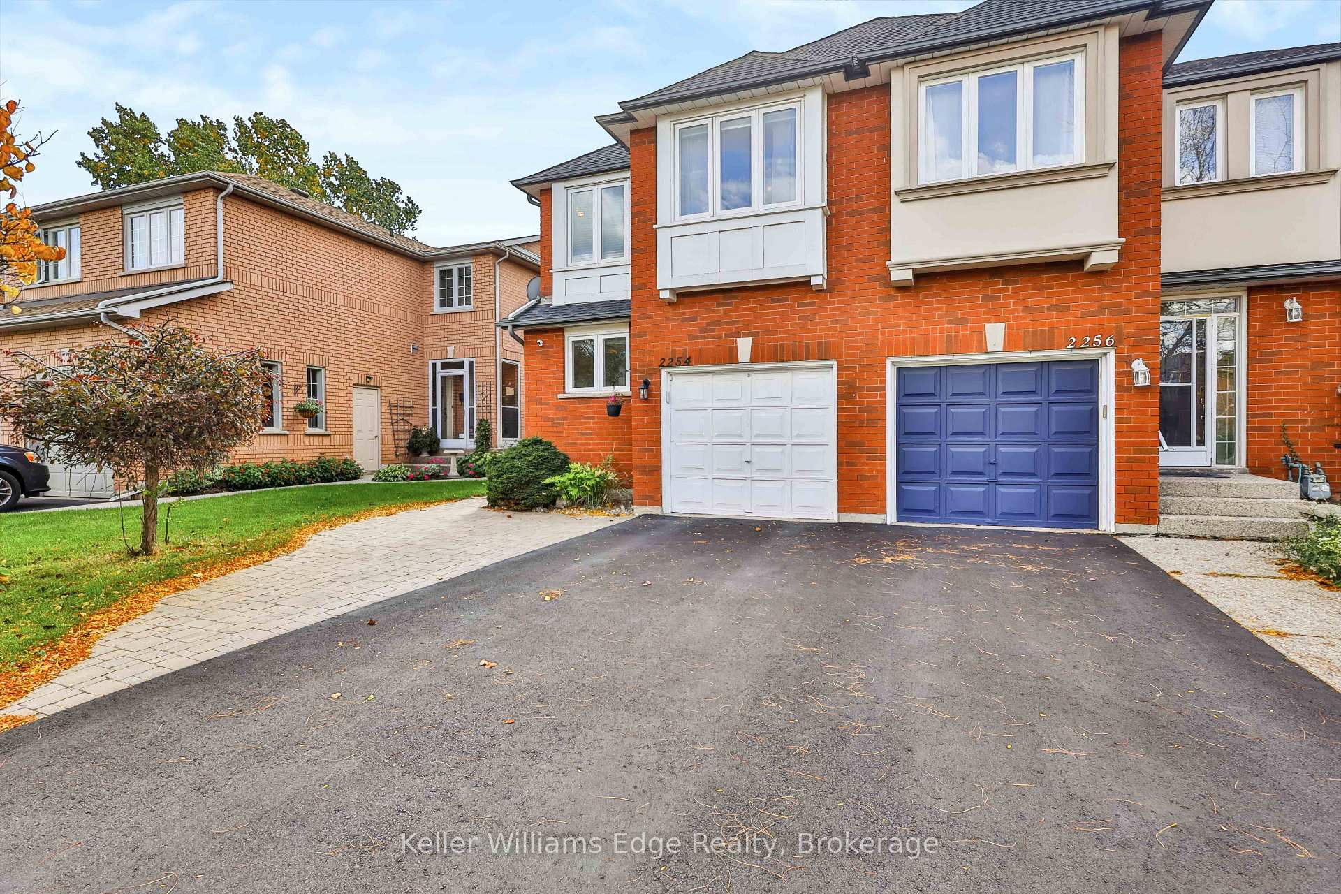 Photo 2 of 2254 Dale Ridge Drive, Oakville, West Oak Trails — HOMEH