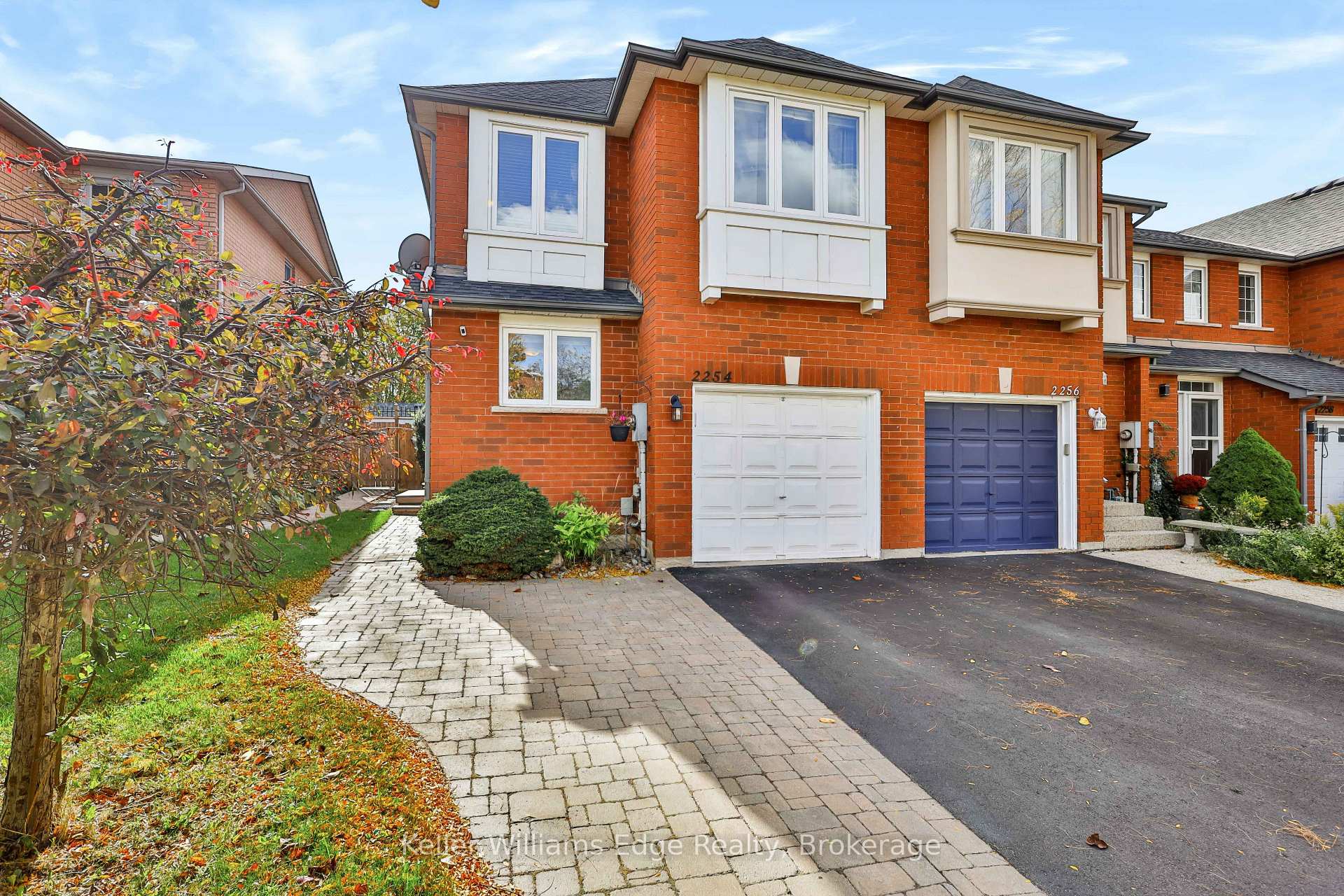 Photo 3 of 2254 Dale Ridge Drive, Oakville, West Oak Trails — HOMEH