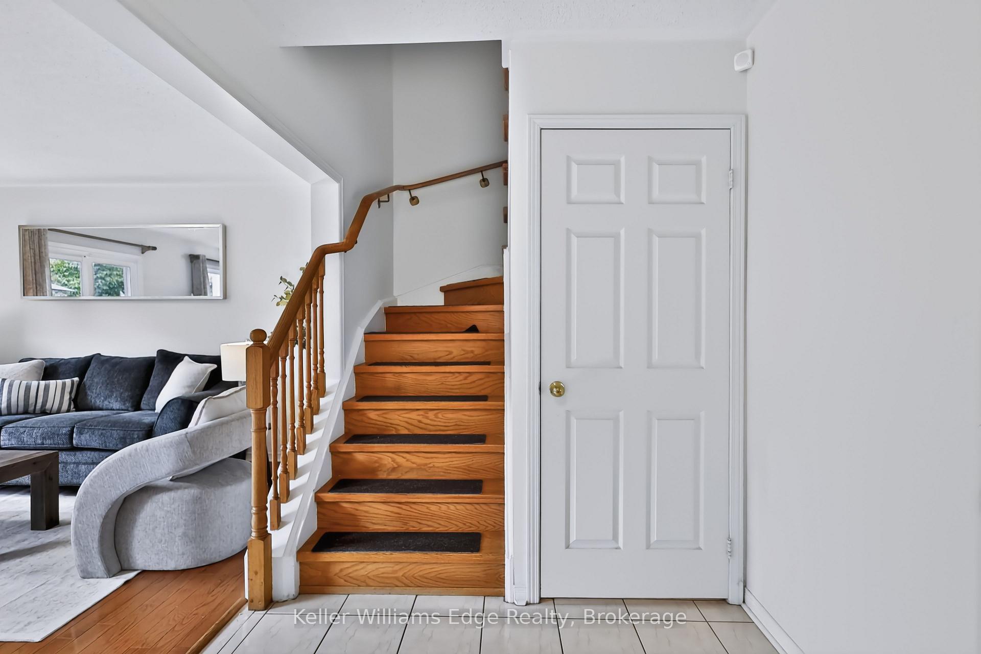 Photo 6 of 2254 Dale Ridge Drive, Oakville, West Oak Trails — HOMEH