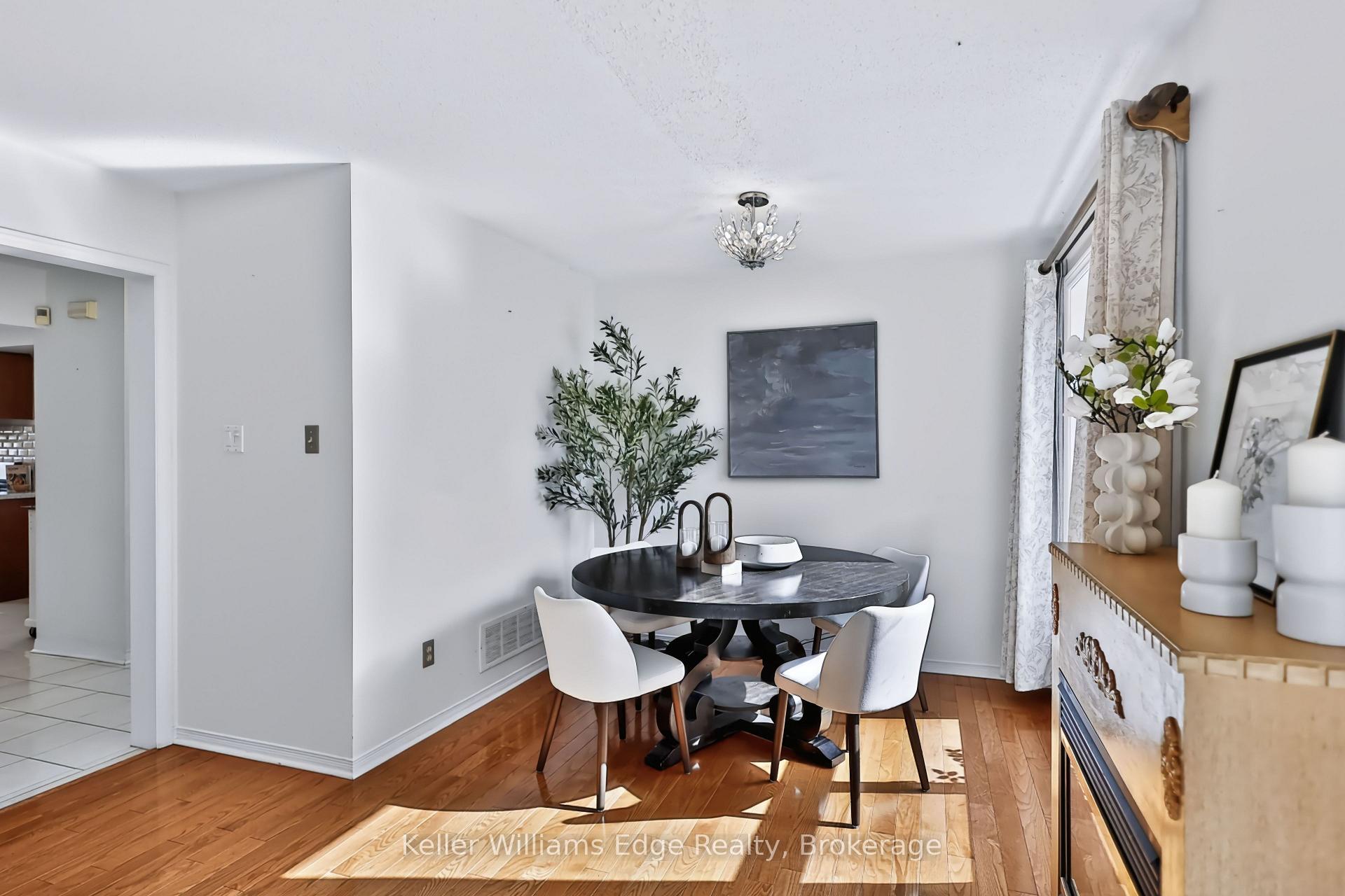 Photo 9 of 2254 Dale Ridge Drive, Oakville, West Oak Trails — HOMEH