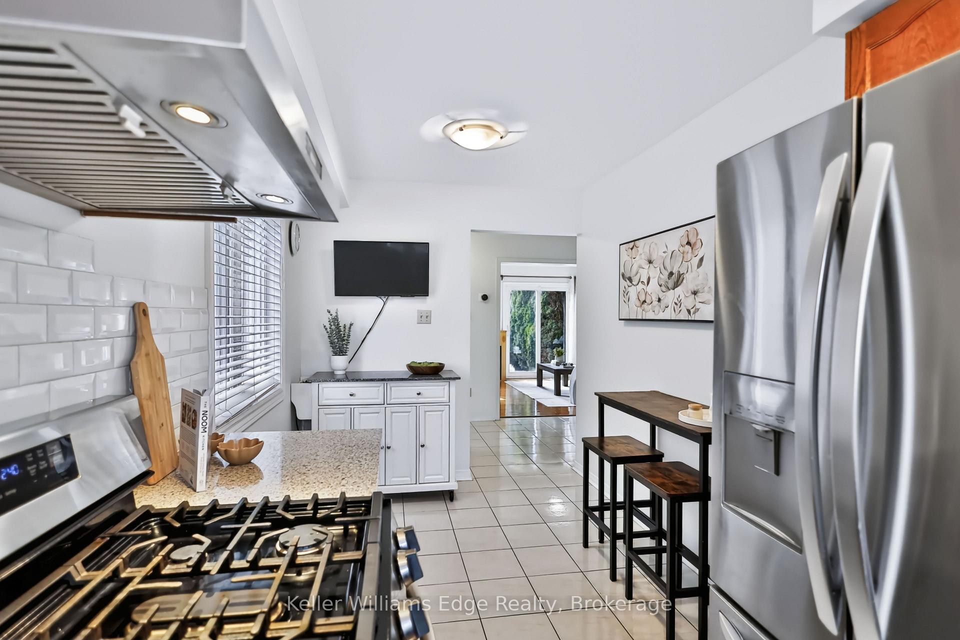 Photo 13 of 2254 Dale Ridge Drive, Oakville, West Oak Trails — HOMEH