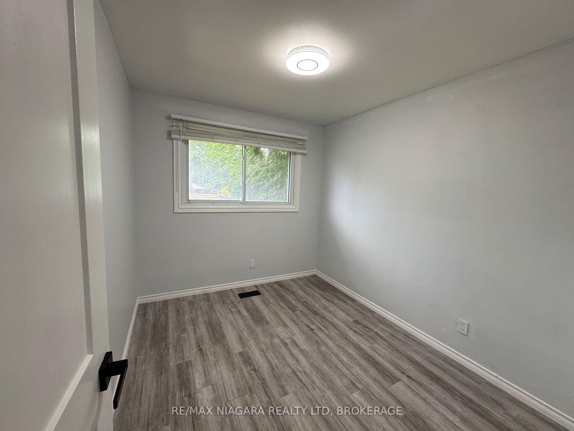 Photo 9 of 8 Lakehurst Drive, St. Catharines, Lakeport — HOMEH
