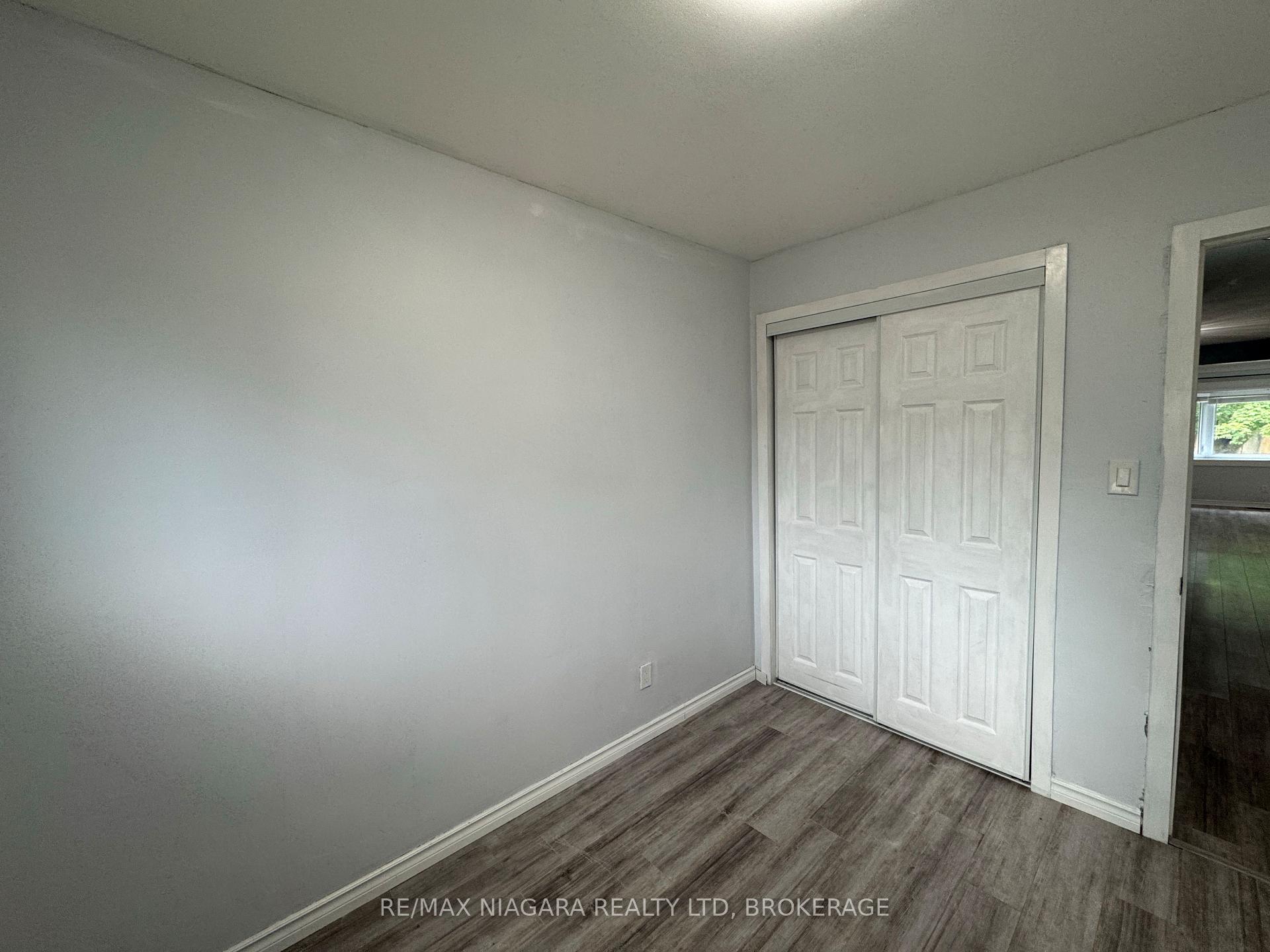 Photo 11 of 8 Lakehurst Drive, St. Catharines, Lakeport — HOMEH