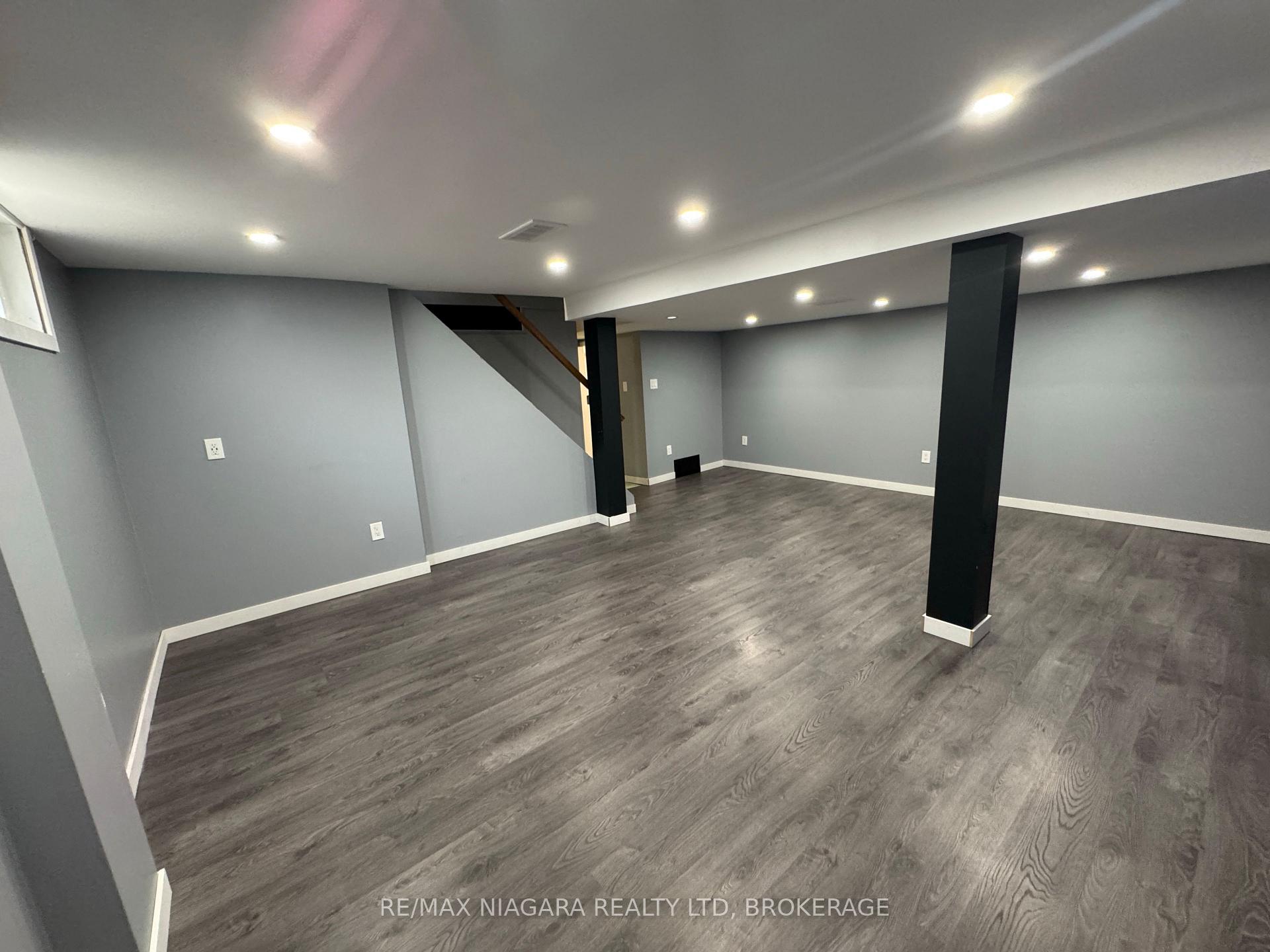 Photo 15 of 8 Lakehurst Drive, St. Catharines, Lakeport — HOMEH
