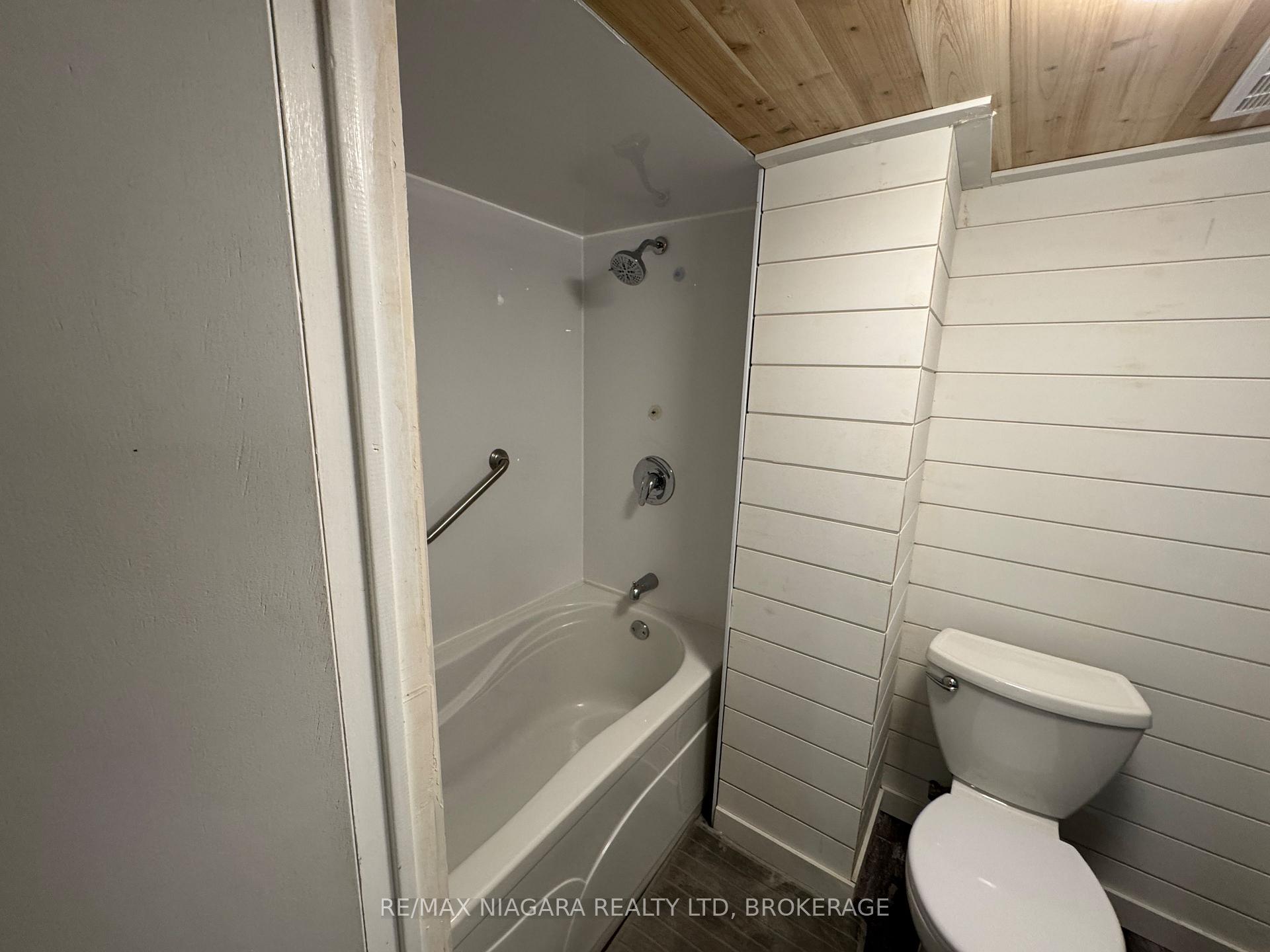Photo 16 of 8 Lakehurst Drive, St. Catharines, Lakeport — HOMEH