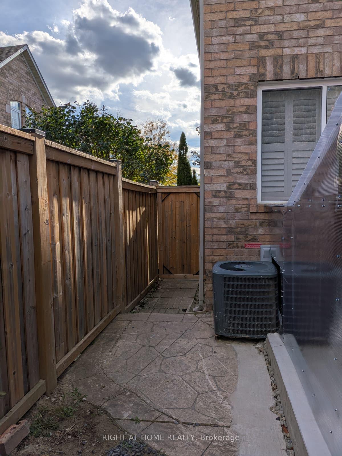 Photo 2 of Unit Bsmnt., 5535 Bridgeport Gate, Mississauga, Churchill Meadows — HOMEH
