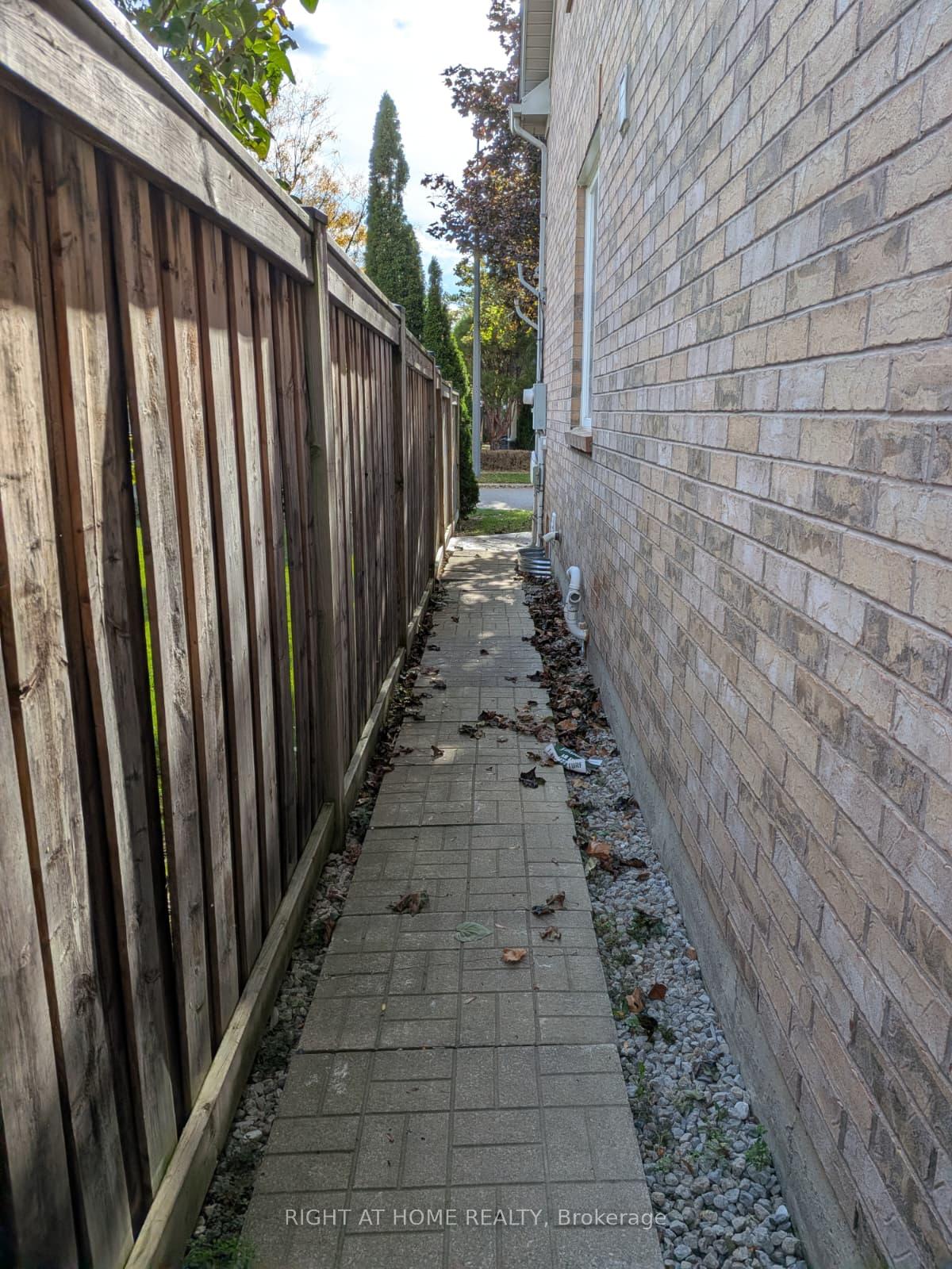 Photo 3 of Unit Bsmnt., 5535 Bridgeport Gate, Mississauga, Churchill Meadows — HOMEH