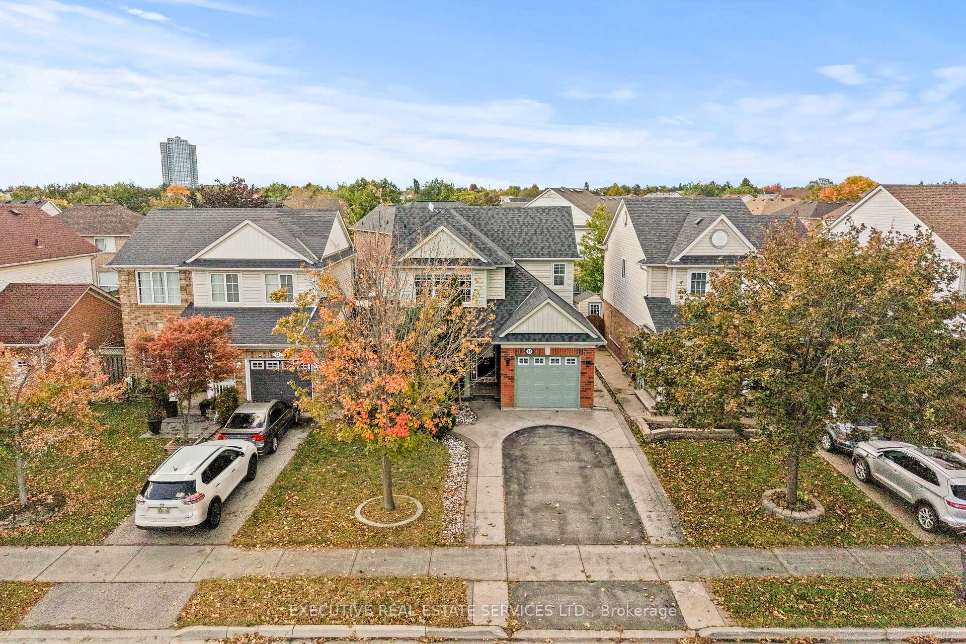 Photo 5 of 34 Worthington Avenue, Brampton, Fletcher's Meadow — HOMEH
