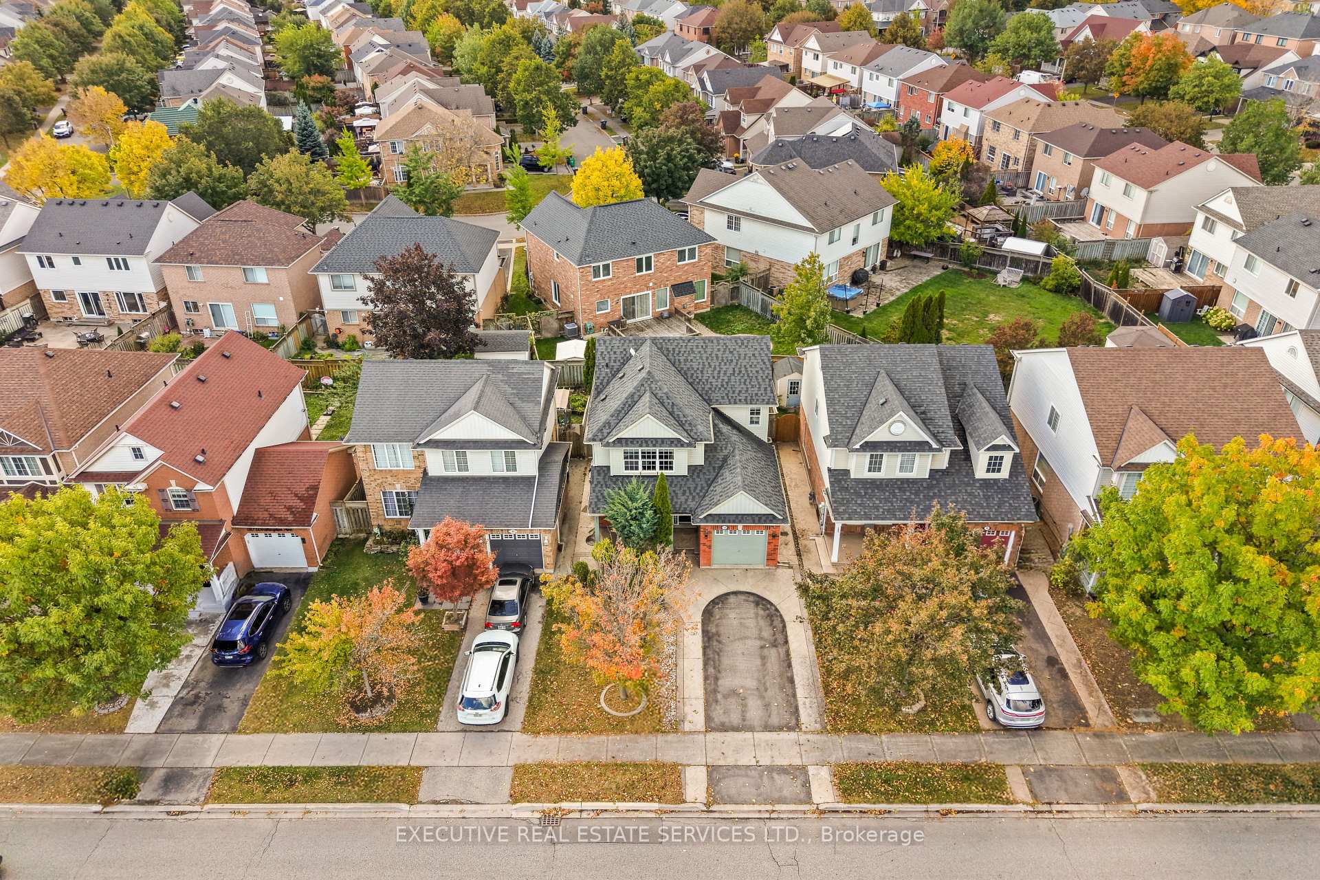 Photo 6 of 34 Worthington Avenue, Brampton, Fletcher's Meadow — HOMEH
