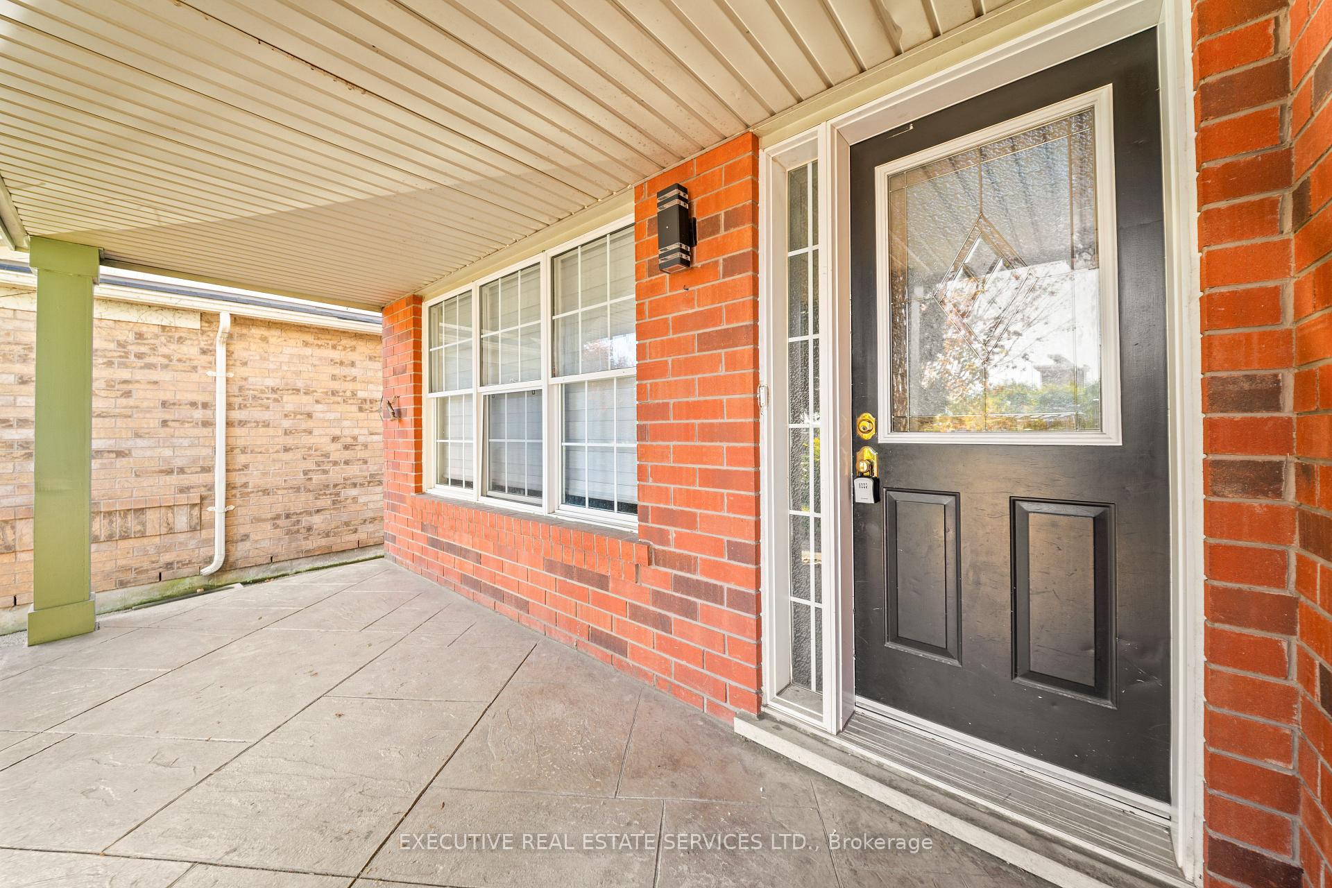Photo 13 of 34 Worthington Avenue, Brampton, Fletcher's Meadow — HOMEH