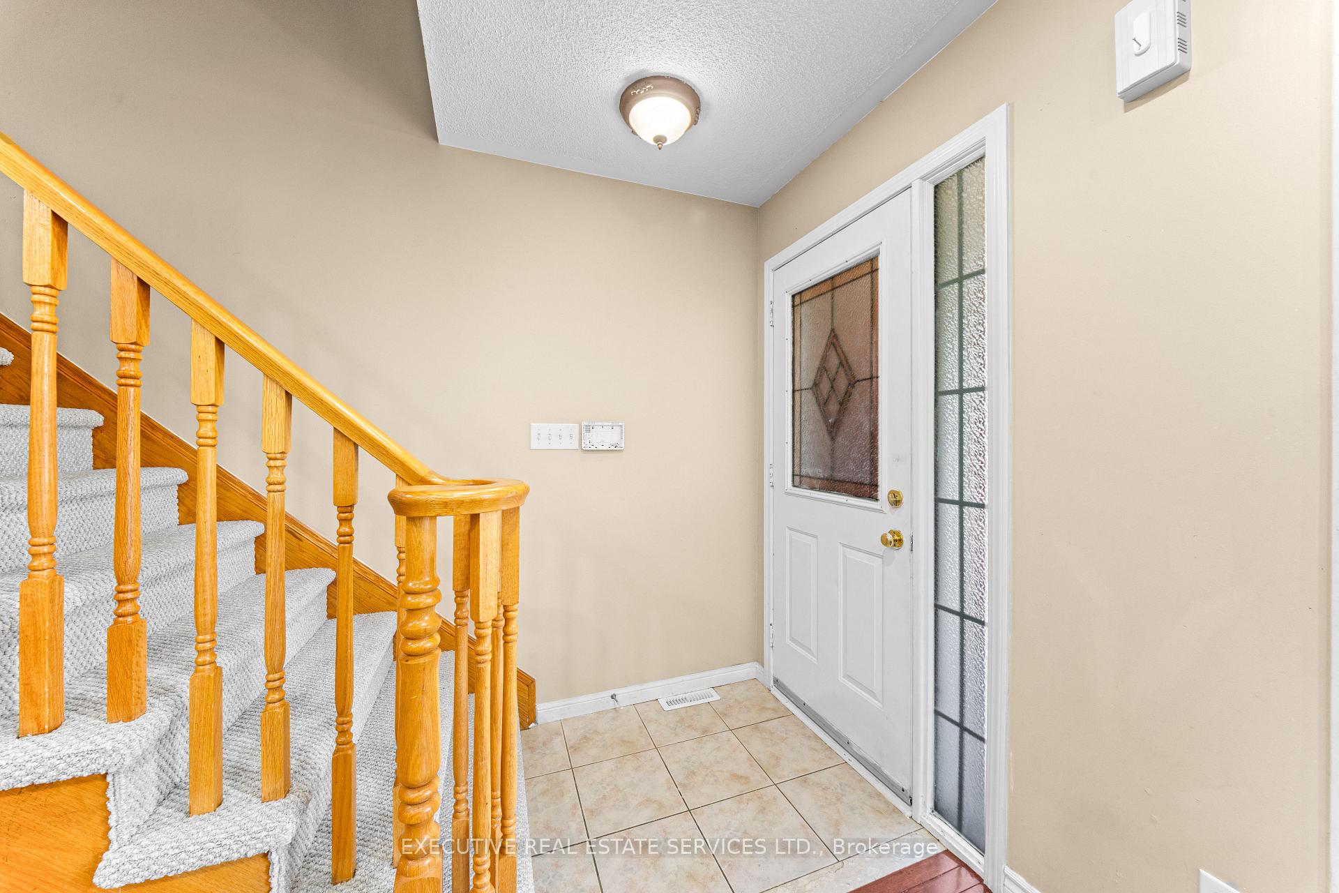 Photo 14 of 34 Worthington Avenue, Brampton, Fletcher's Meadow — HOMEH