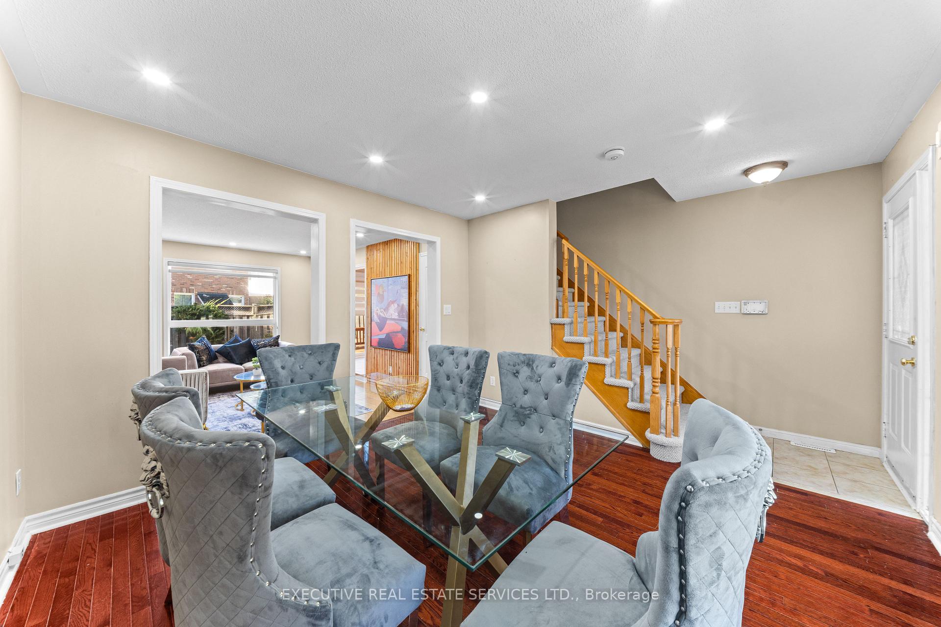 Photo 17 of 34 Worthington Avenue, Brampton, Fletcher's Meadow — HOMEH