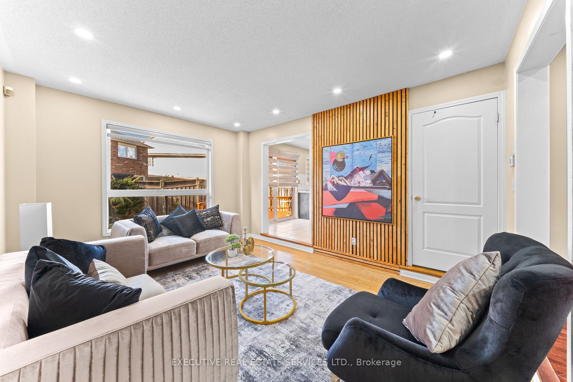 Photo 19 of 34 Worthington Avenue, Brampton, Fletcher's Meadow — HOMEH