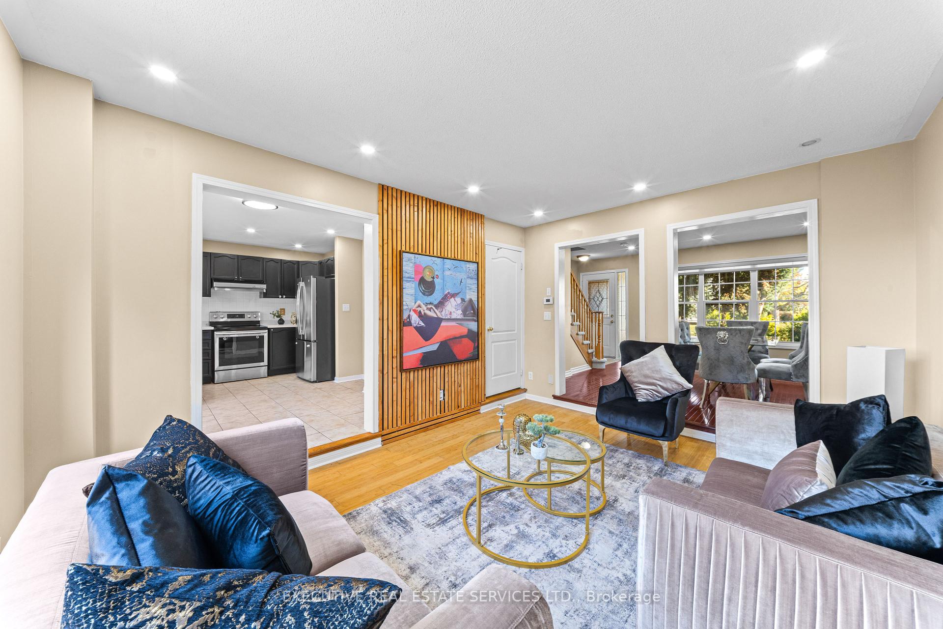 Photo 20 of 34 Worthington Avenue, Brampton, Fletcher's Meadow — HOMEH