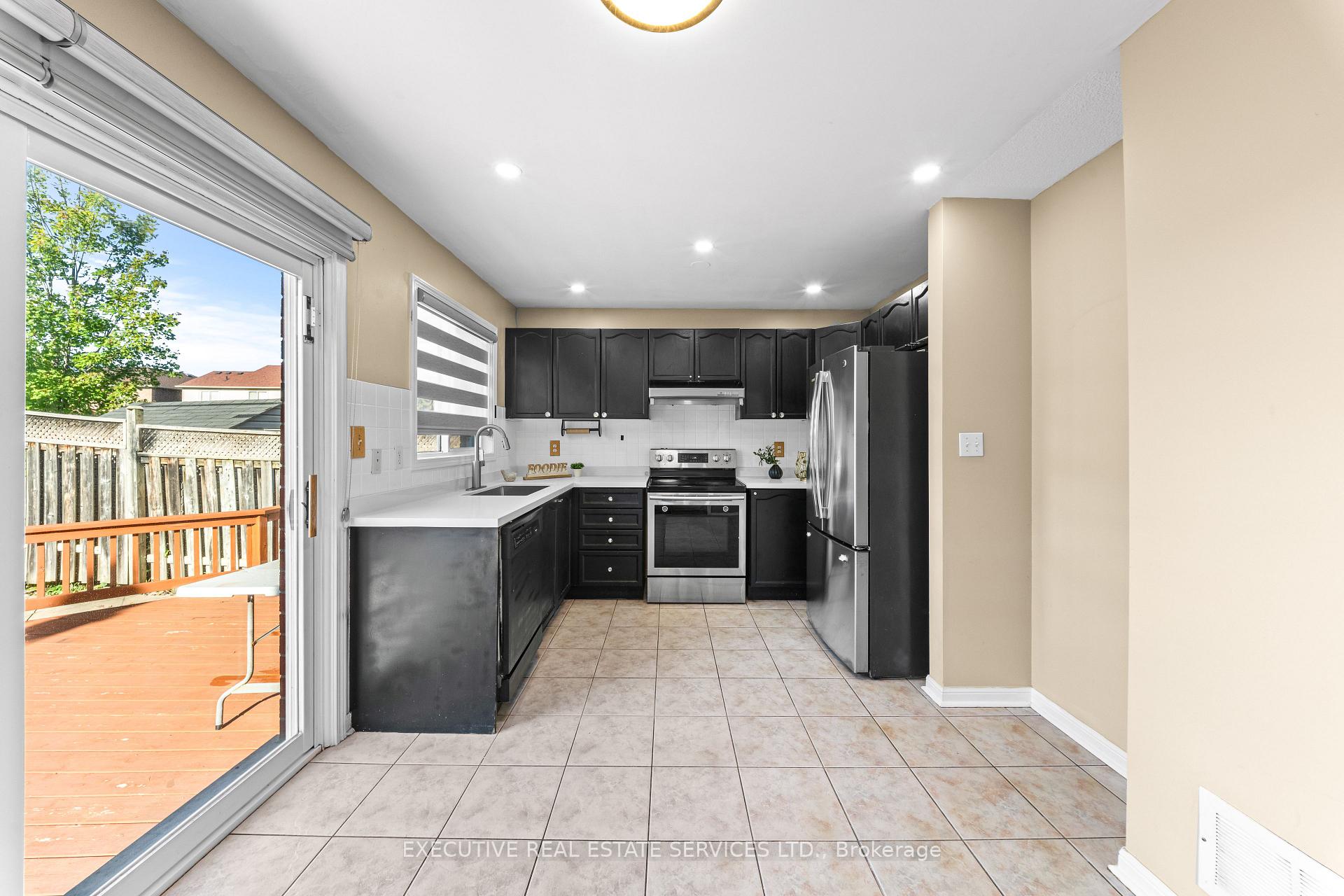 Photo 21 of 34 Worthington Avenue, Brampton, Fletcher's Meadow — HOMEH