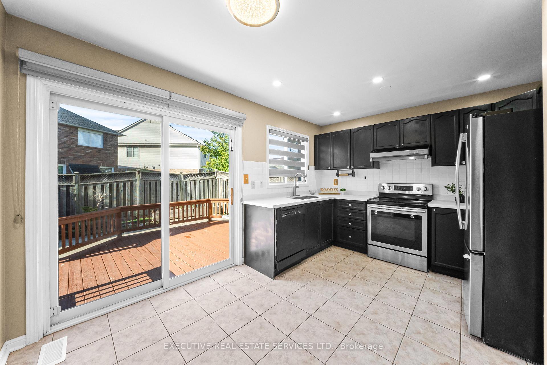 Photo 22 of 34 Worthington Avenue, Brampton, Fletcher's Meadow — HOMEH