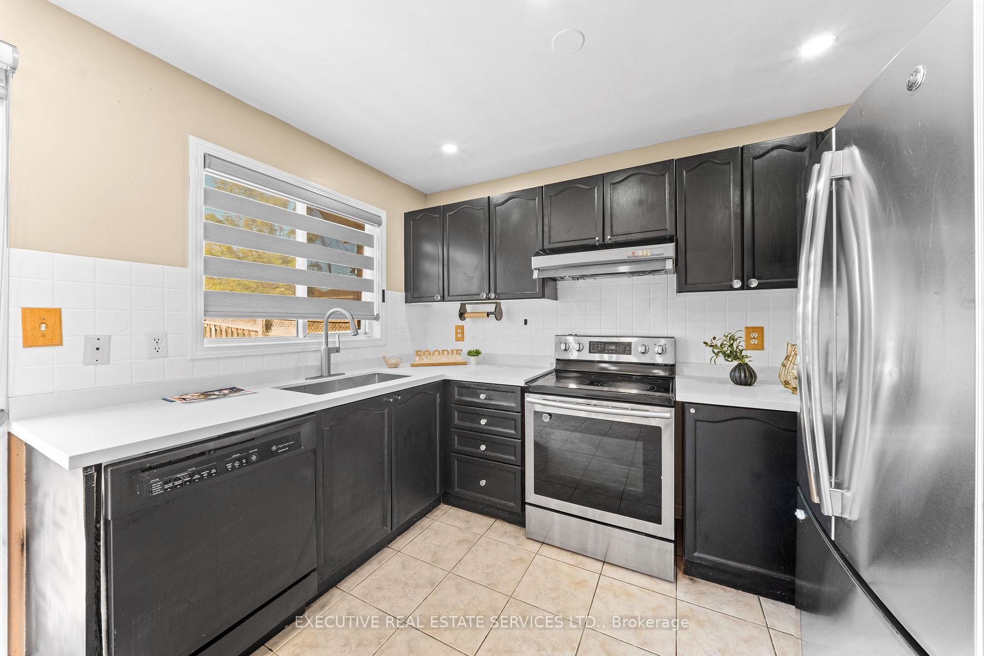 Photo 23 of 34 Worthington Avenue, Brampton, Fletcher's Meadow — HOMEH