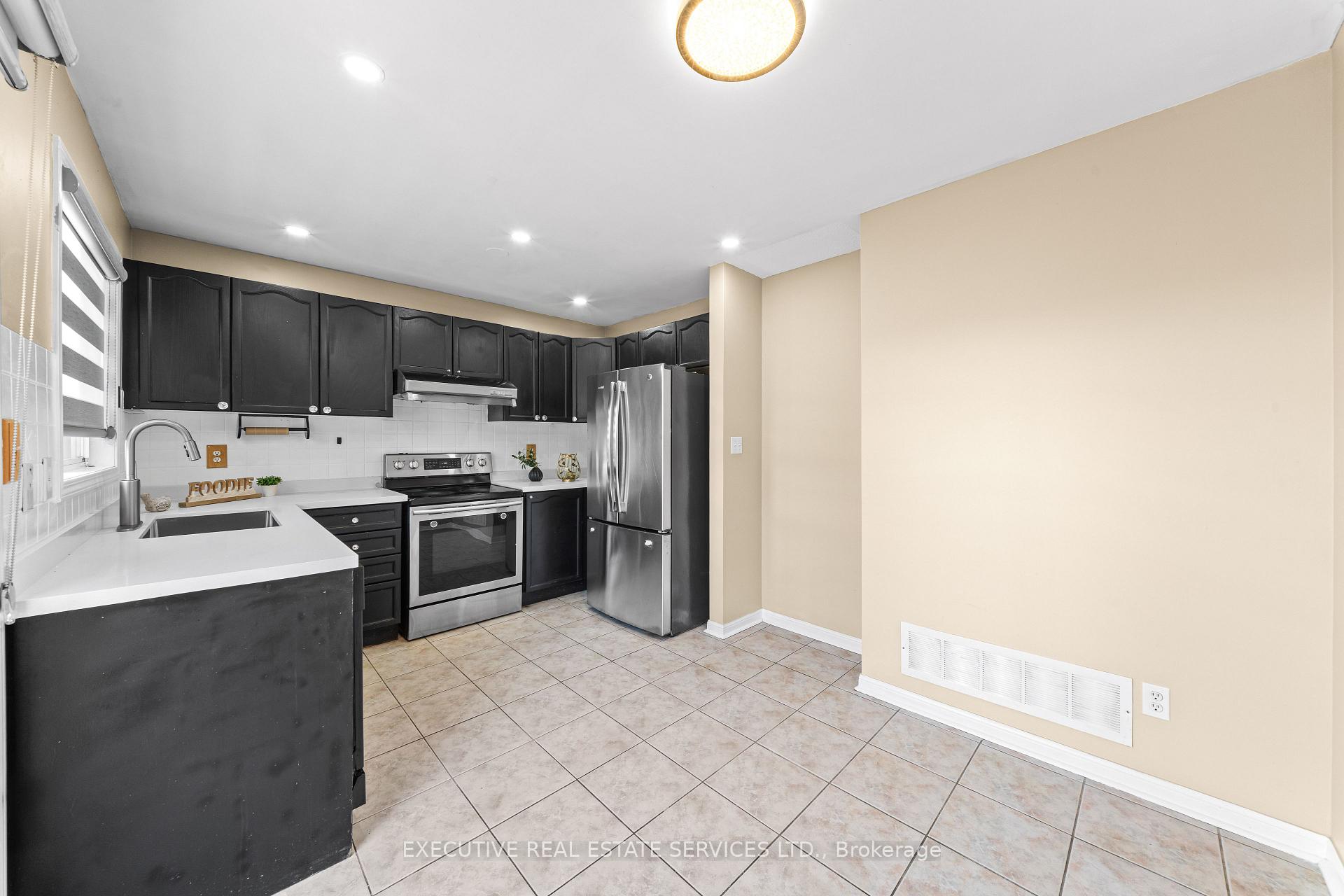 Photo 24 of 34 Worthington Avenue, Brampton, Fletcher's Meadow — HOMEH