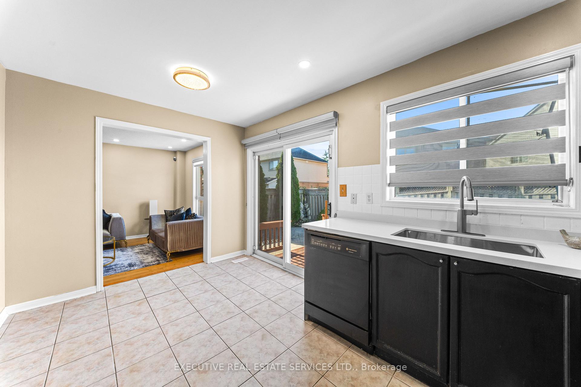 Photo 25 of 34 Worthington Avenue, Brampton, Fletcher's Meadow — HOMEH