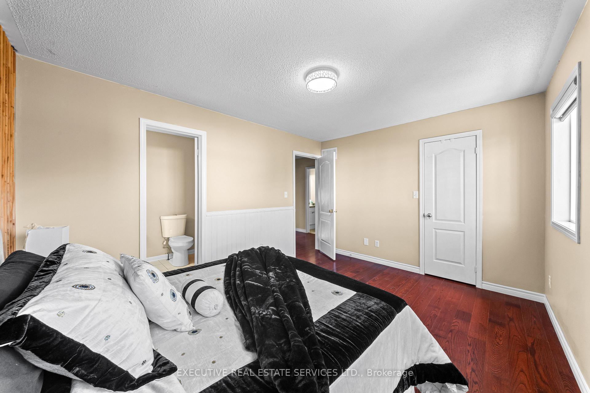Photo 29 of 34 Worthington Avenue, Brampton, Fletcher's Meadow — HOMEH