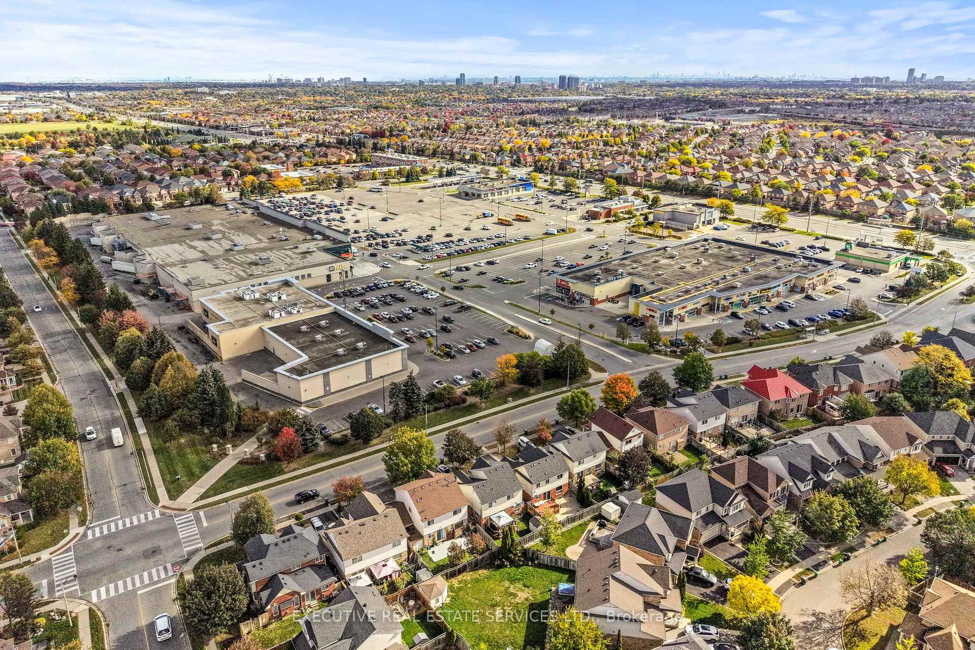 Photo 43 of 34 Worthington Avenue, Brampton, Fletcher's Meadow — HOMEH
