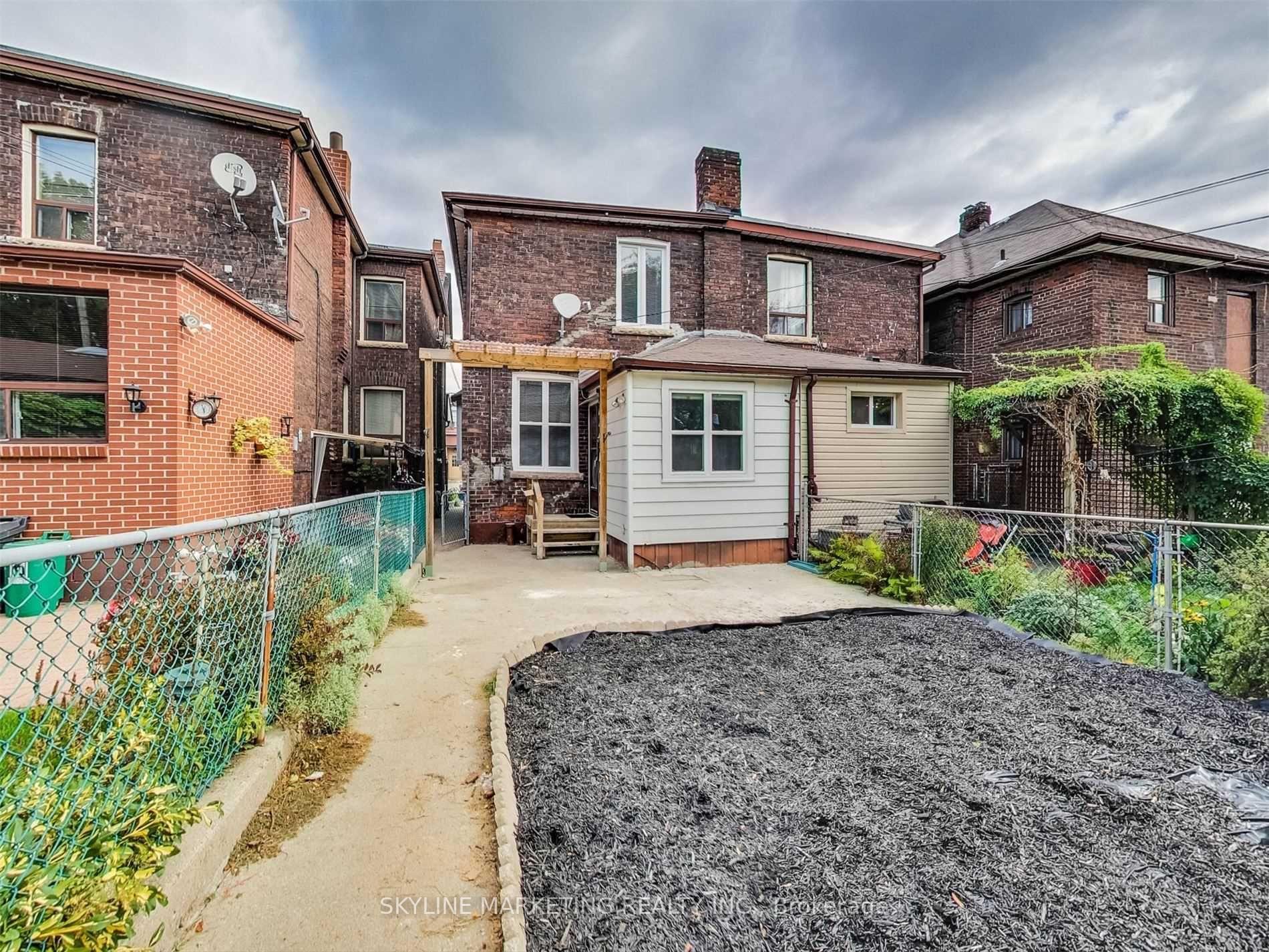 Photo 16 of Unit Lower, 596 Dufferin Street, Toronto, Little Portugal — HOMEH