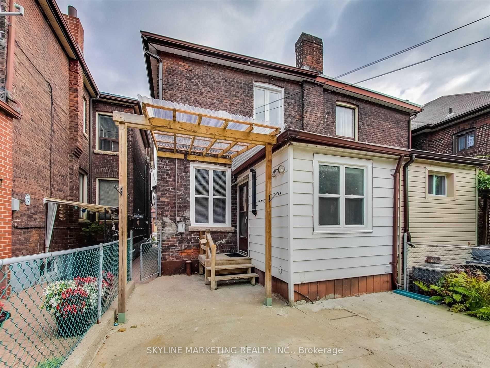 Photo 17 of Unit Lower, 596 Dufferin Street, Toronto, Little Portugal — HOMEH